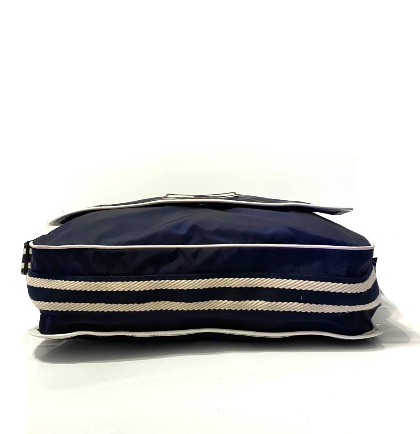 Women's or Men's 2000s Gucci Navy Blue Canvas Nylon Crossbody Messenger Travel  Bag