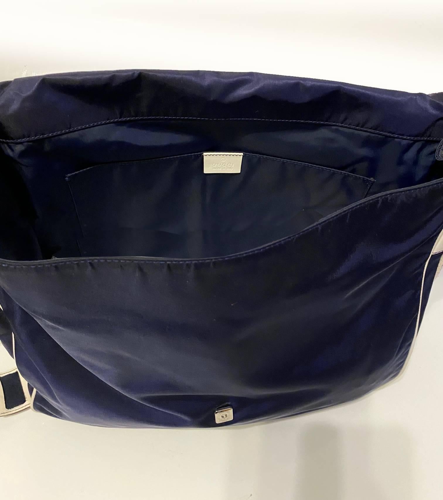 2000s Gucci Navy Blue Canvas Nylon Crossbody Messenger Travel  Bag 2