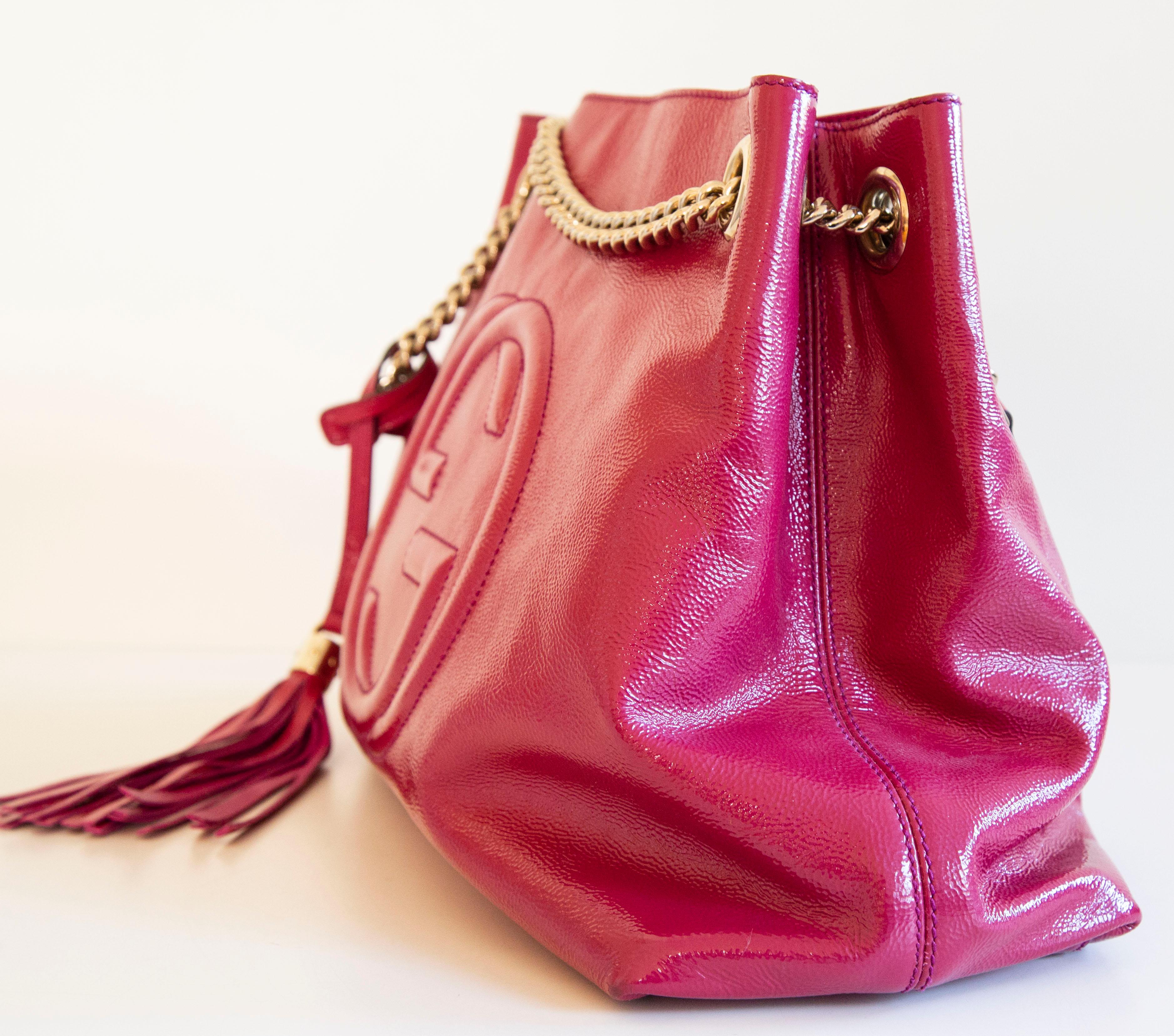 2000s Gucci Soho Pink Patent Leather Chain Shoulder Bag In Good Condition For Sale In Arnhem, NL