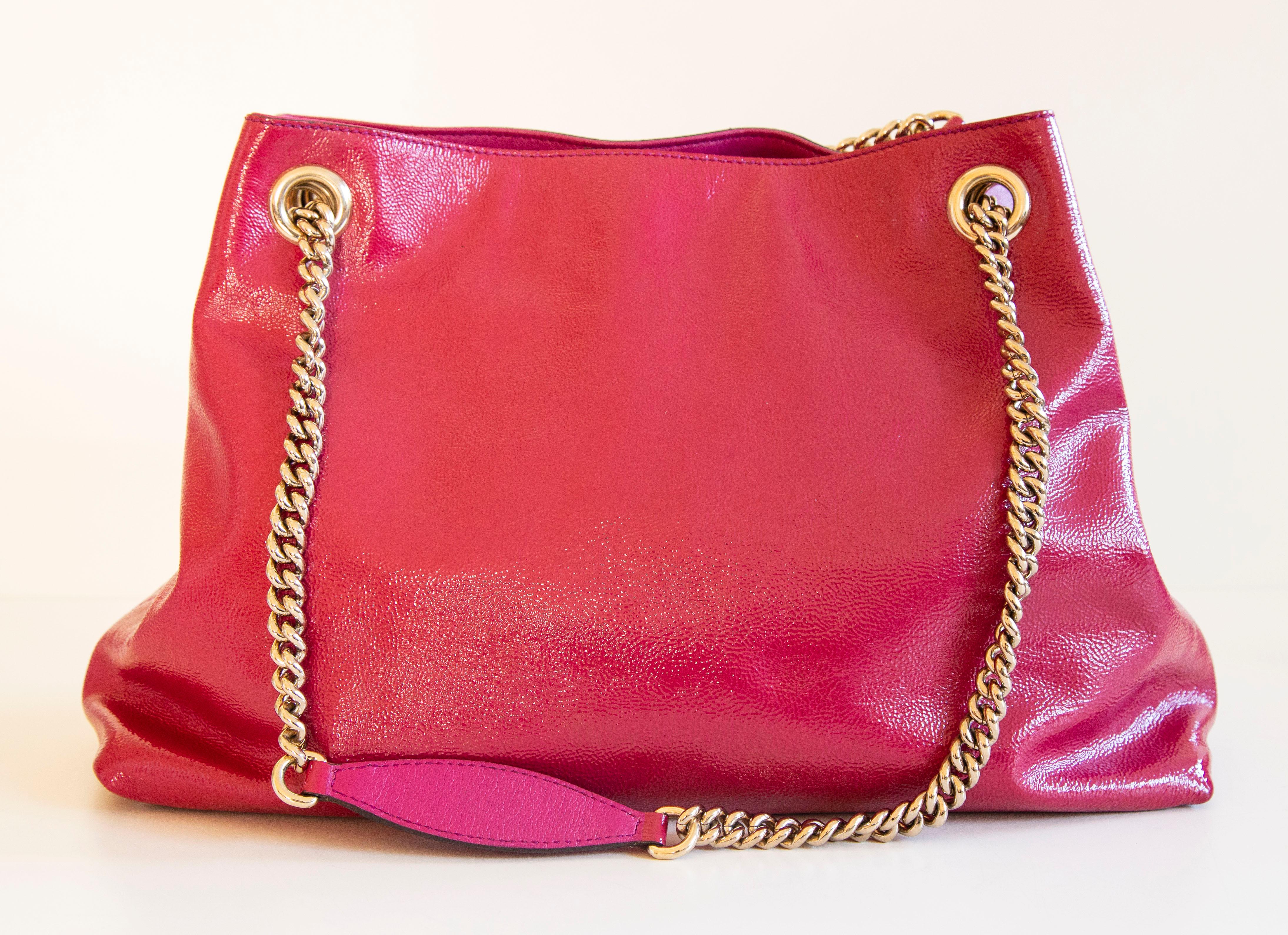 Women's or Men's 2000s Gucci Soho Pink Patent Leather Chain Shoulder Bag For Sale