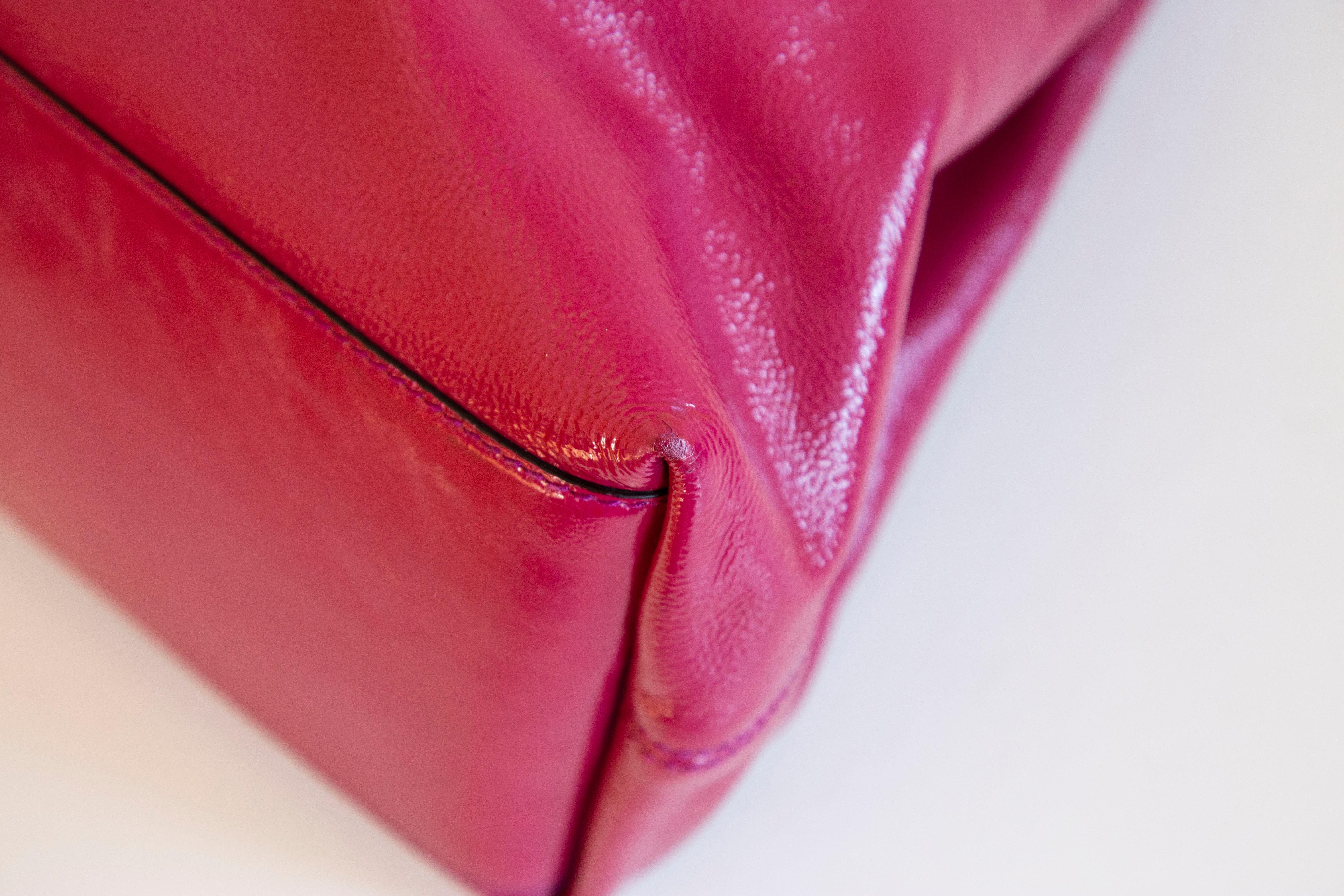 2000s Gucci Soho Pink Patent Leather Chain Shoulder Bag For Sale 3