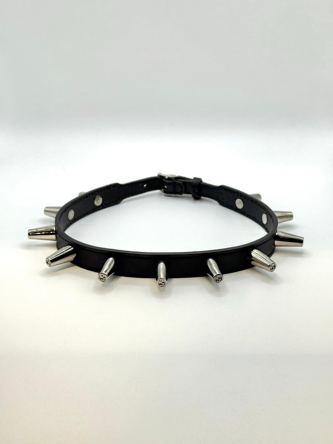 2000s Gucci spike leather choker necklace in vendita 2