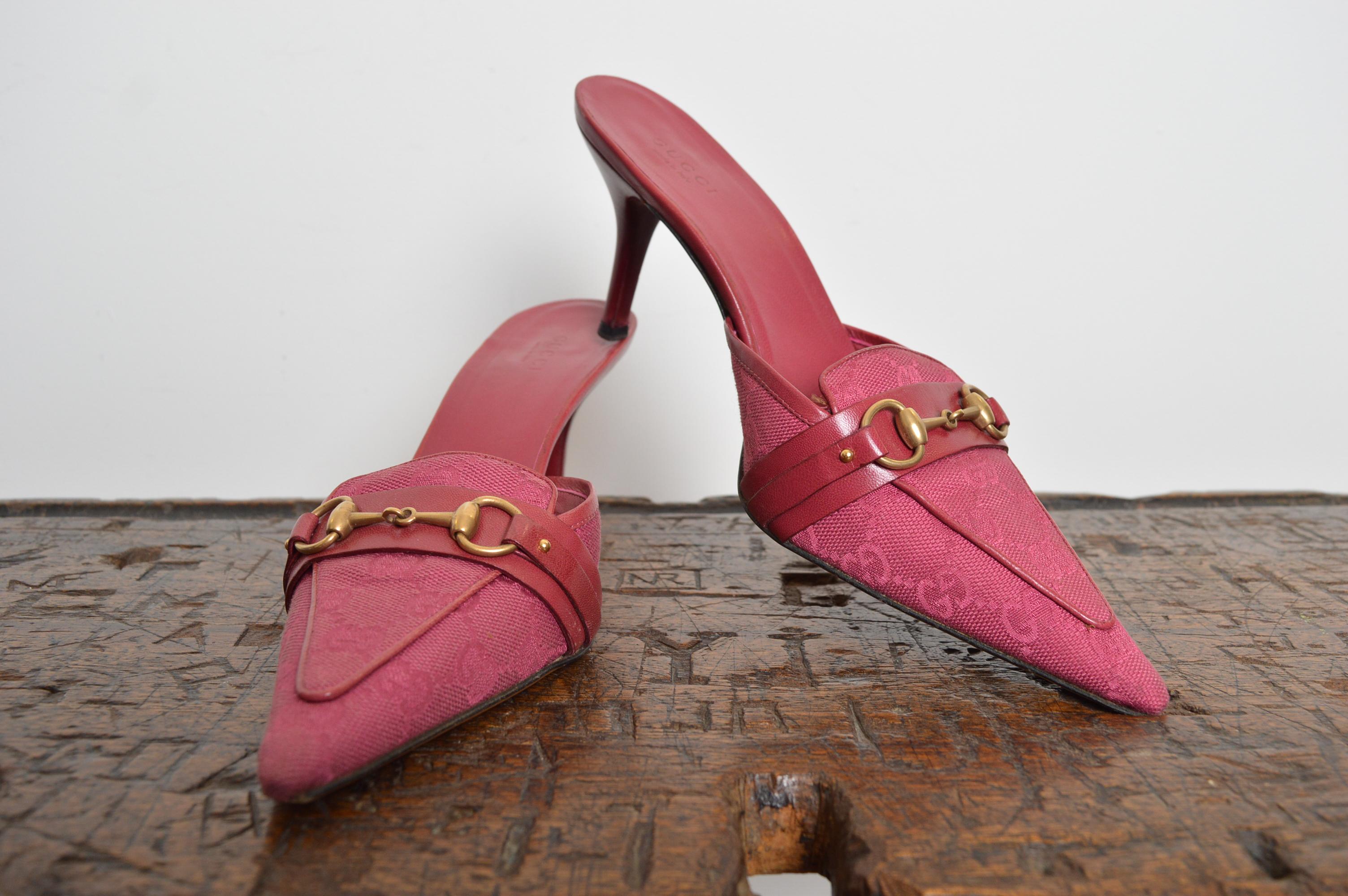 2000s GUCCI TOM FORD Burgundy Red GG Monogram Horsebit pointed Kitten Toe For Sale 6