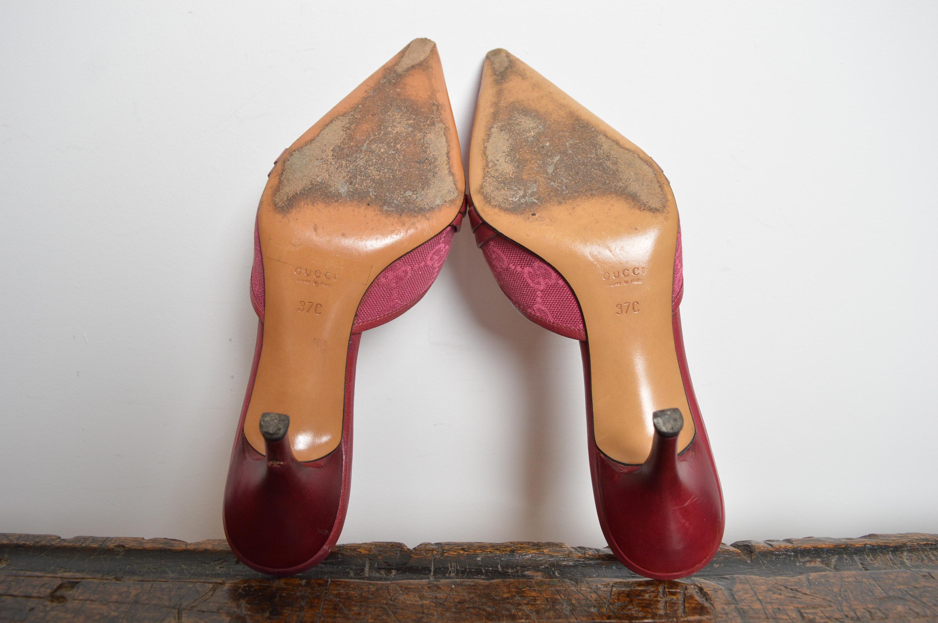 2000s GUCCI TOM FORD Burgundy Red GG Monogram Horsebit pointed Kitten Toe For Sale 8