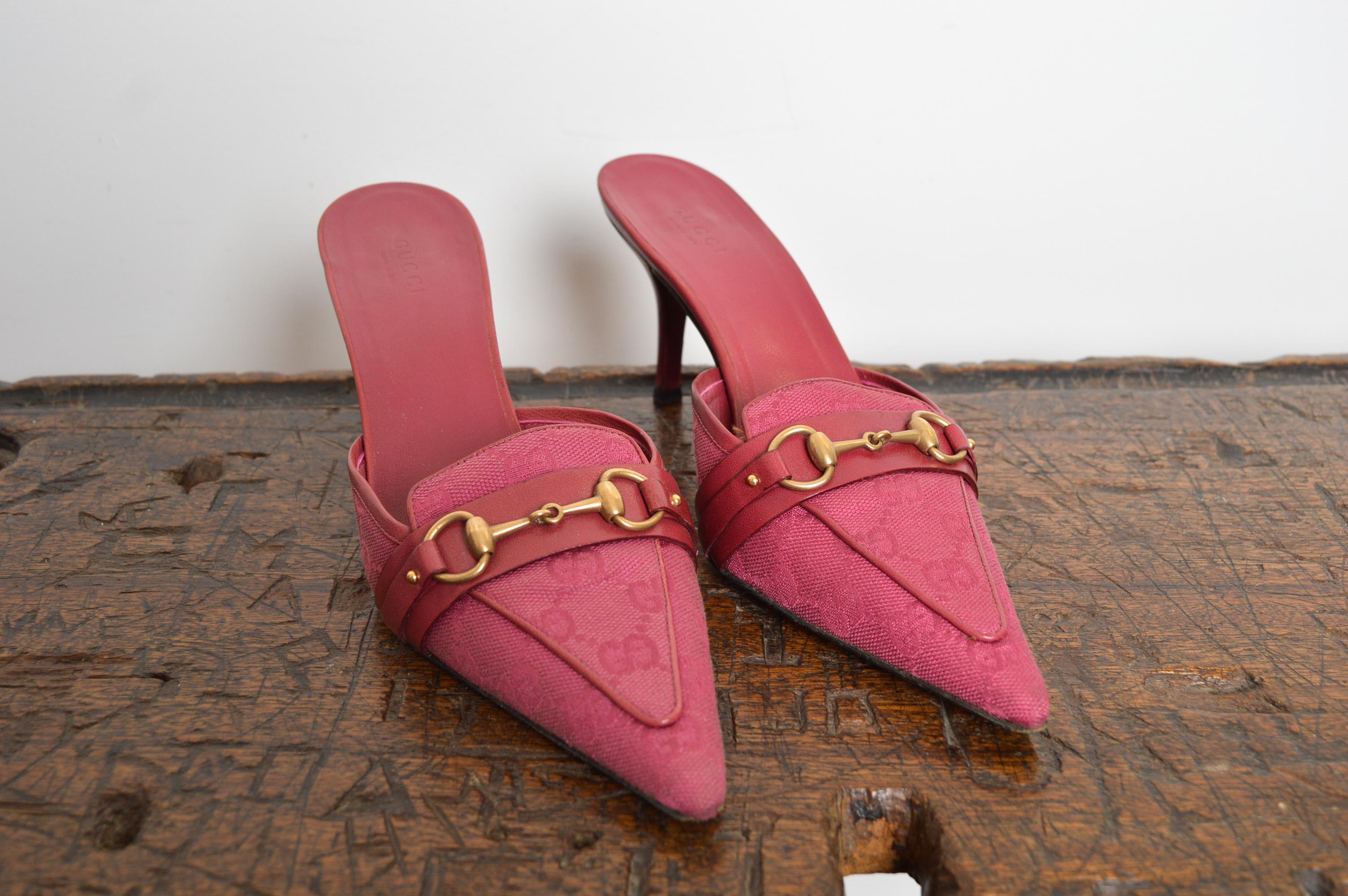Elegant 2000’s GUCCI by TOM FORD GG Monogram pointed canvas Kitten Heels with Gold Horsebit
Size; UK 4 / EU 37C
Heel Height; 2.5” inches
Condition; 8/10 Fantastic Condition, extremely minor wear. 
Material; Canvas / Leather
Country; MADE IN ITALY