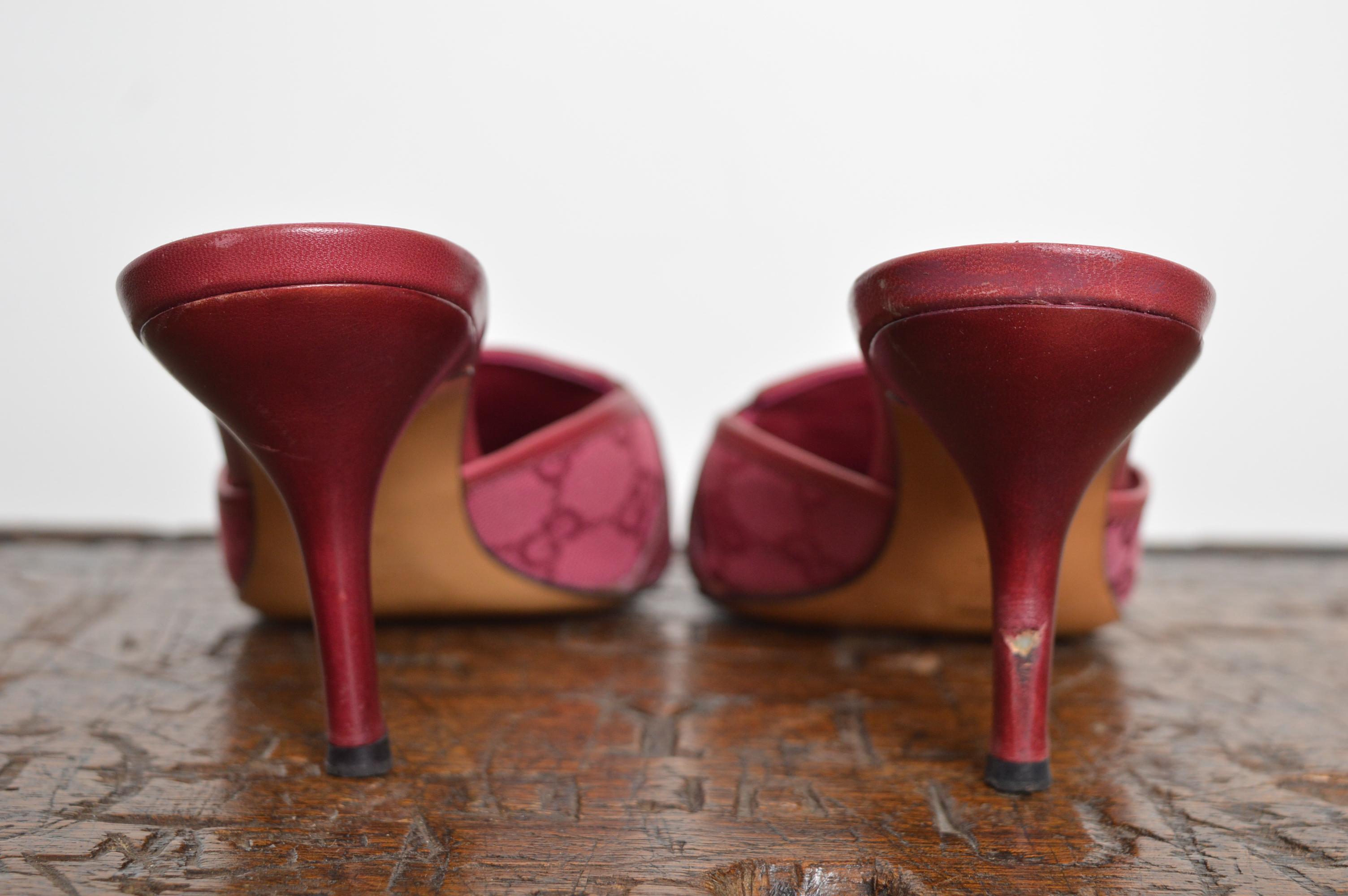 2000s GUCCI TOM FORD Burgundy Red GG Monogram Horsebit pointed Kitten Toe For Sale 5