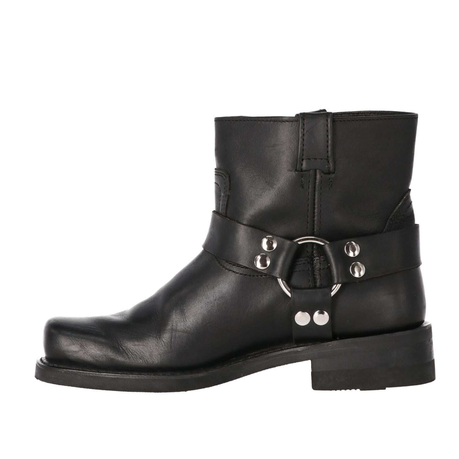 Harley Davidson black genuine leather texan ankle boots with straps around the ankle, logoed metal plaque on the outer side of the shoe, metal ring on the inside, flat studs and square toe. 

Item shows light signs of wear on the leather, as shown