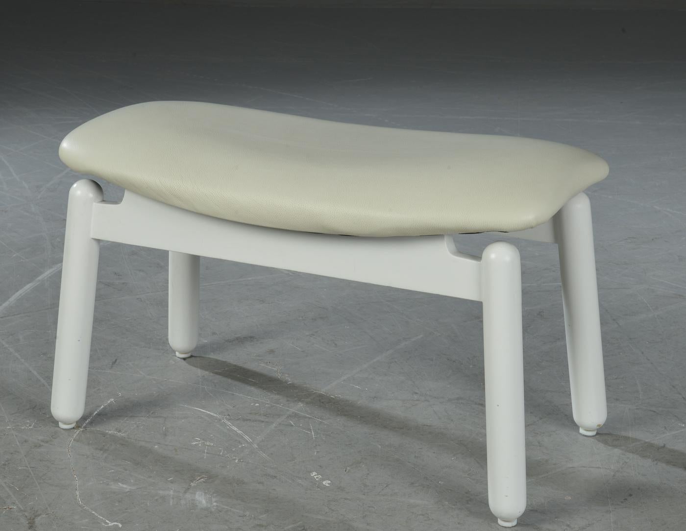 2000er Henrik Bønnelycke Skulpturaler Loungesessel und Ottomane im Angebot 1