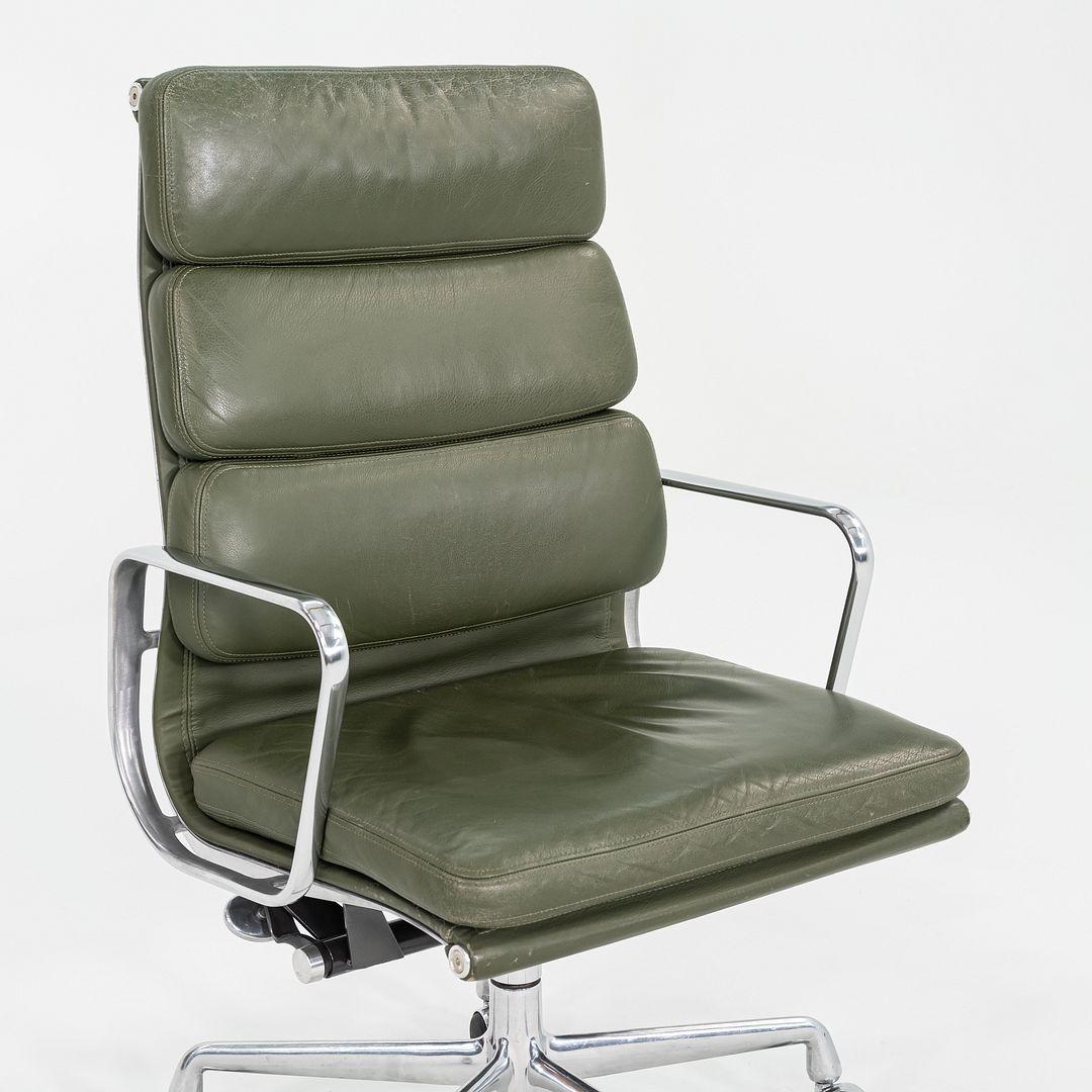 2000er Herman Miller Eames Executive Soft Pad-Schreibtischstuhl aus grünem Leder im Angebot 4
