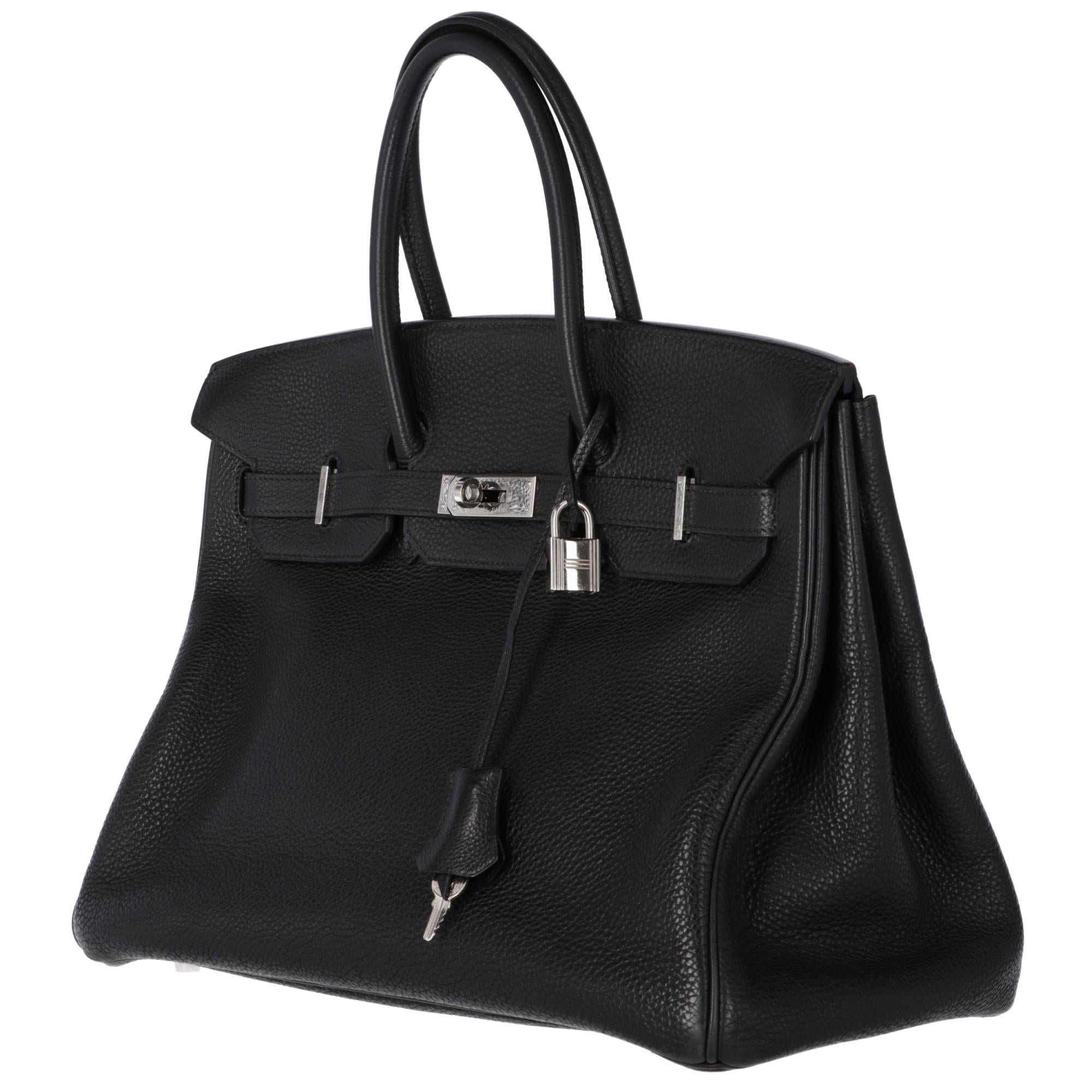 Hermès Birkin 35 cm bag in black togo leather, with round handles, support feet and silver-colored details. Two internal pockets, one with zip and one applied. It comes with padlock, keys and clochette, dustbag and rain protection.

The metallic