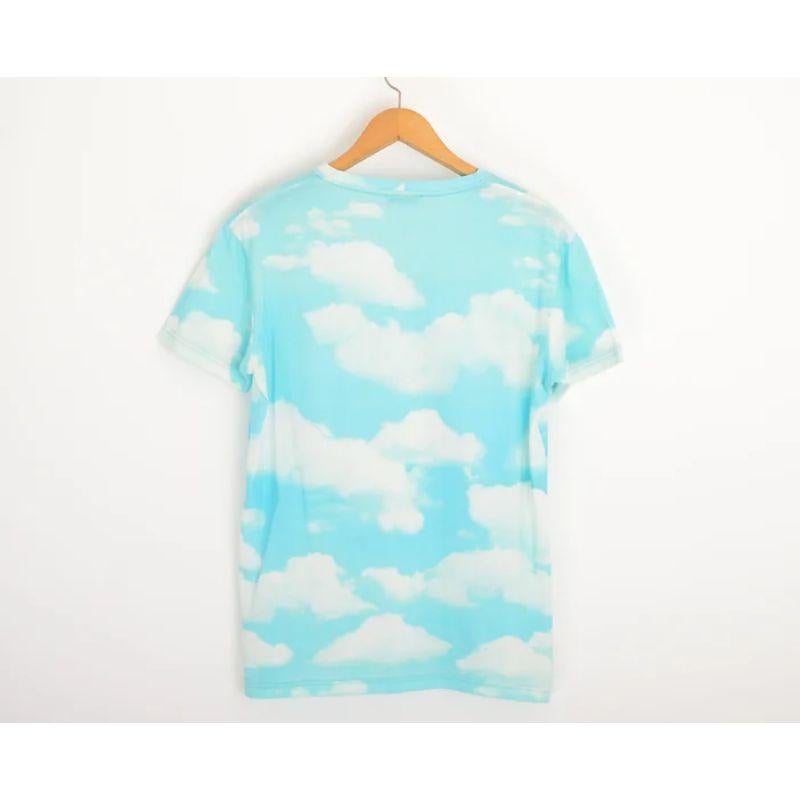 Incredibly iconic Vintage Moschino 2000's 'Cloud' print short sleeved Tee. 

MADE IN ITALY

Features:
Short Sleeves
Rounded Neckline
Allover print

100% Cotton

Sizing: Pit to Pit: 20''
Nape to Hem: 26''
Recommended Size: UK Medium

Condition 9/10.