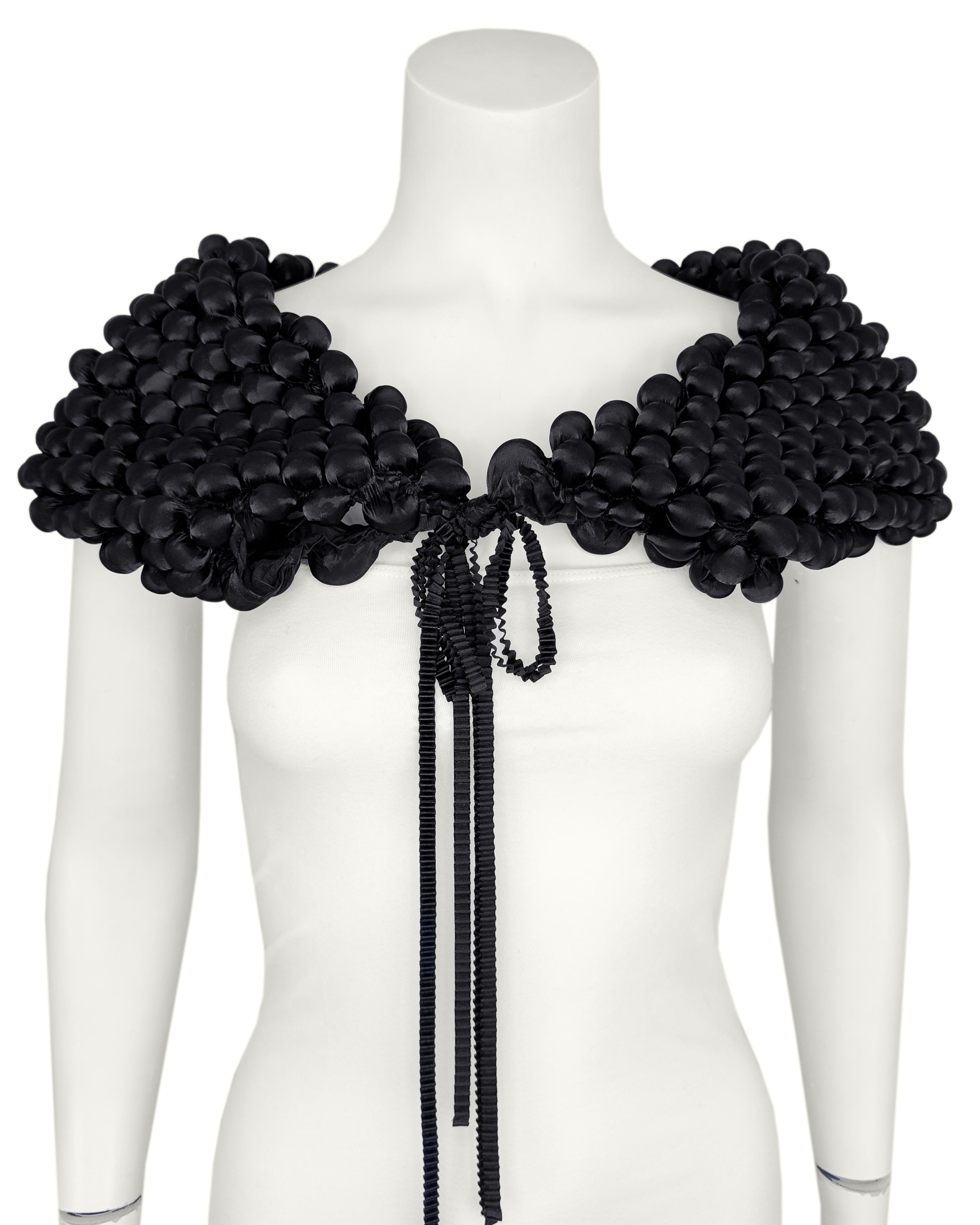 2000s Issey Miyake Black Bubble Effect Neck Wrap In Good Condition For Sale In Toronto, Ontario