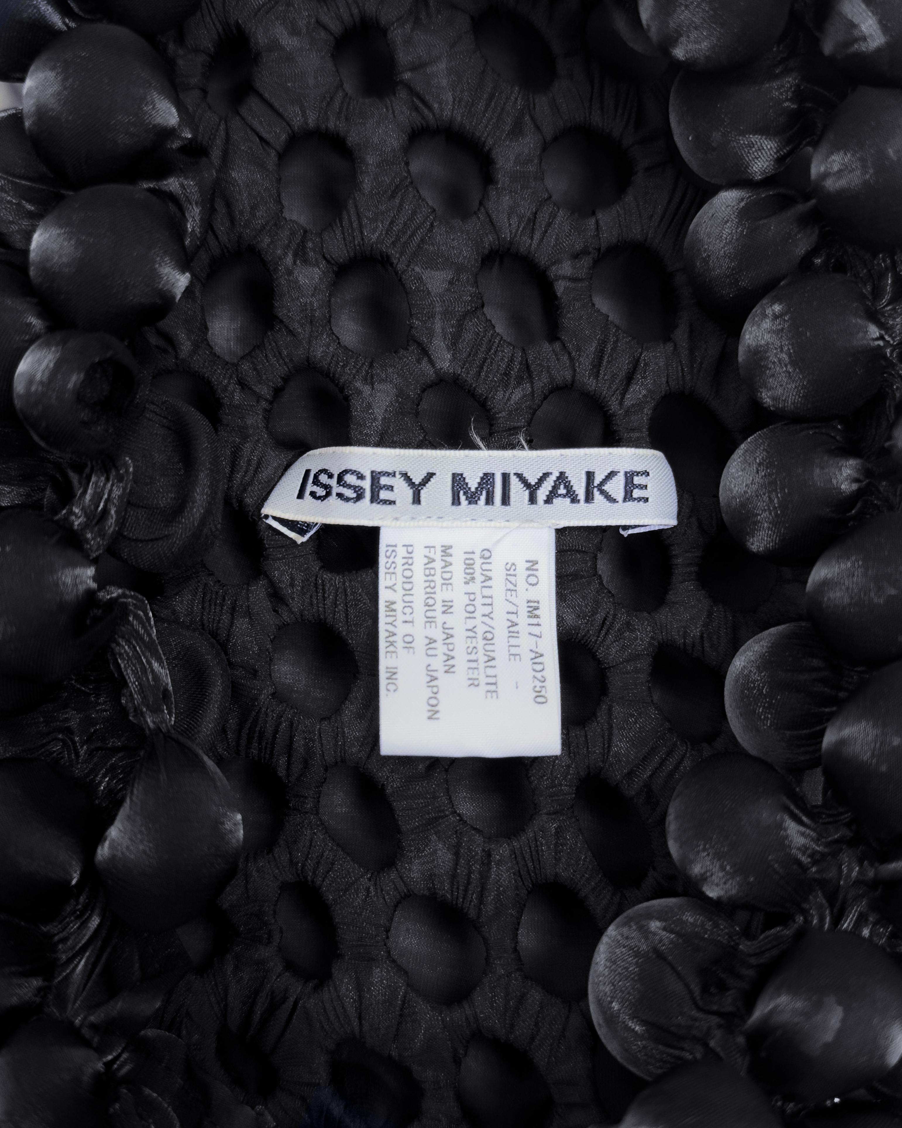 2000s Issey Miyake Black Bubble Effect Neck Wrap For Sale 1