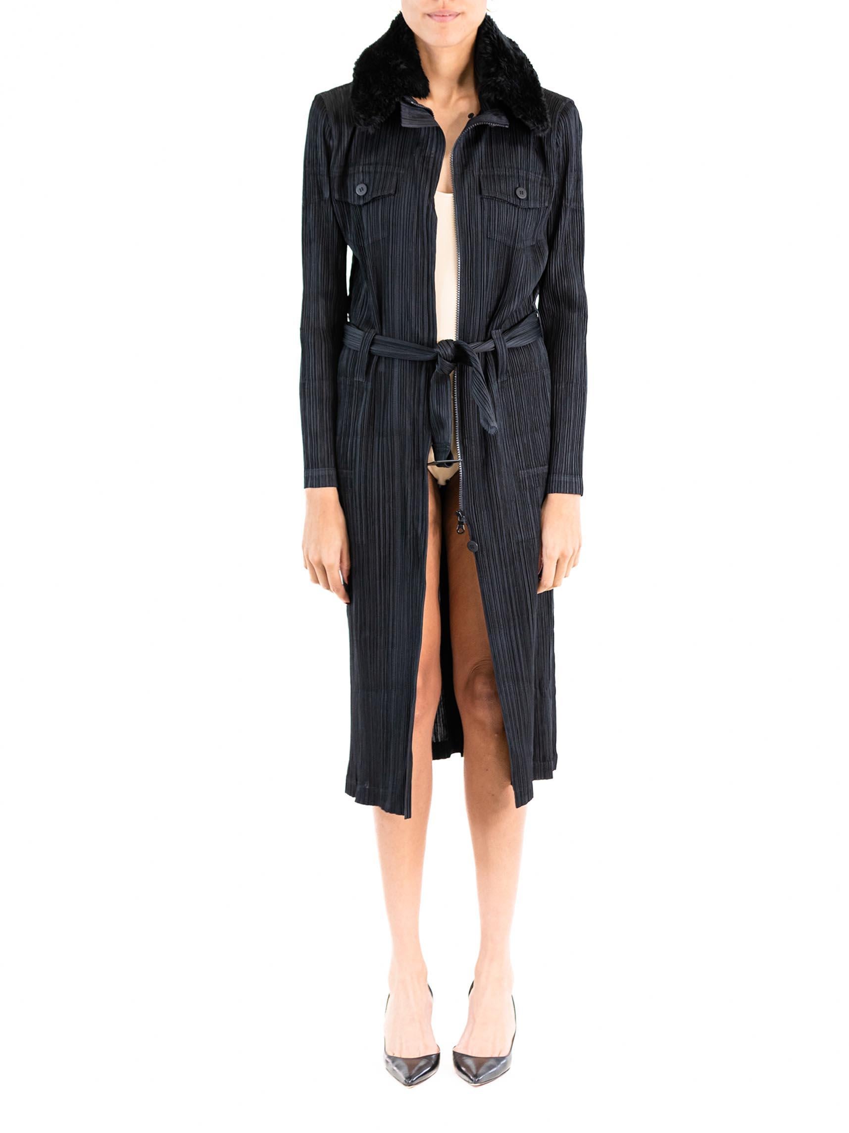 2000S ISSEY MIYAKE Black Polyester Pleated Long Trench Jacket With Faux Fur Col For Sale 1