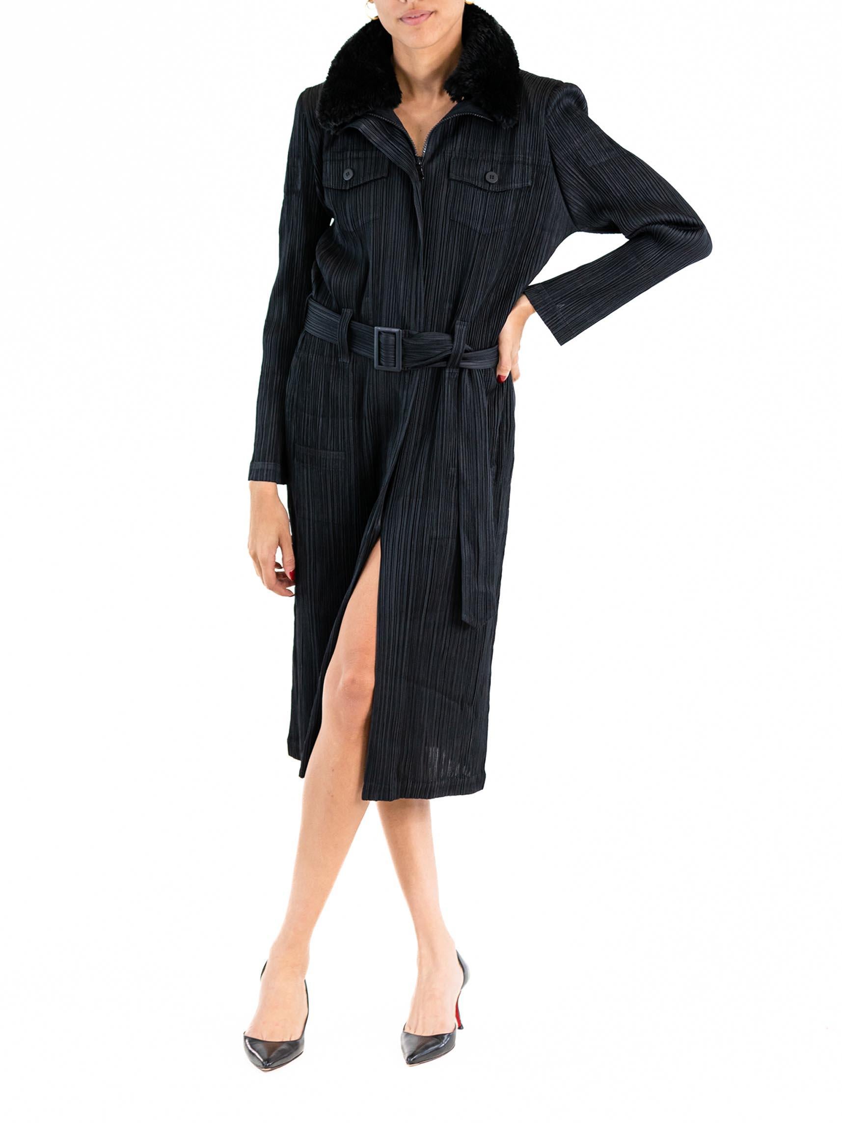 2000S ISSEY MIYAKE Black Polyester Pleated Long Trench Jacket With Faux Fur Col For Sale 2