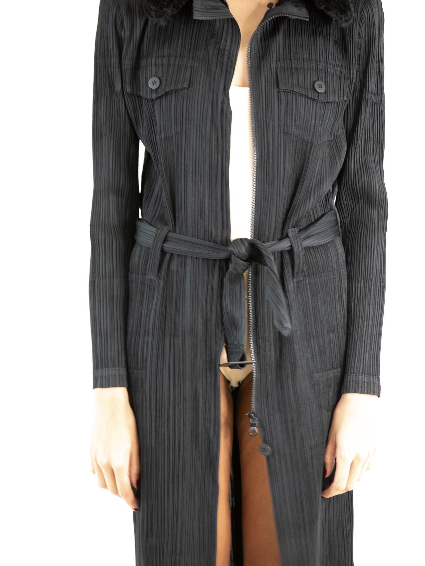 2000S ISSEY MIYAKE Black Polyester Pleated Long Trench Jacket With Faux Fur Col For Sale 4