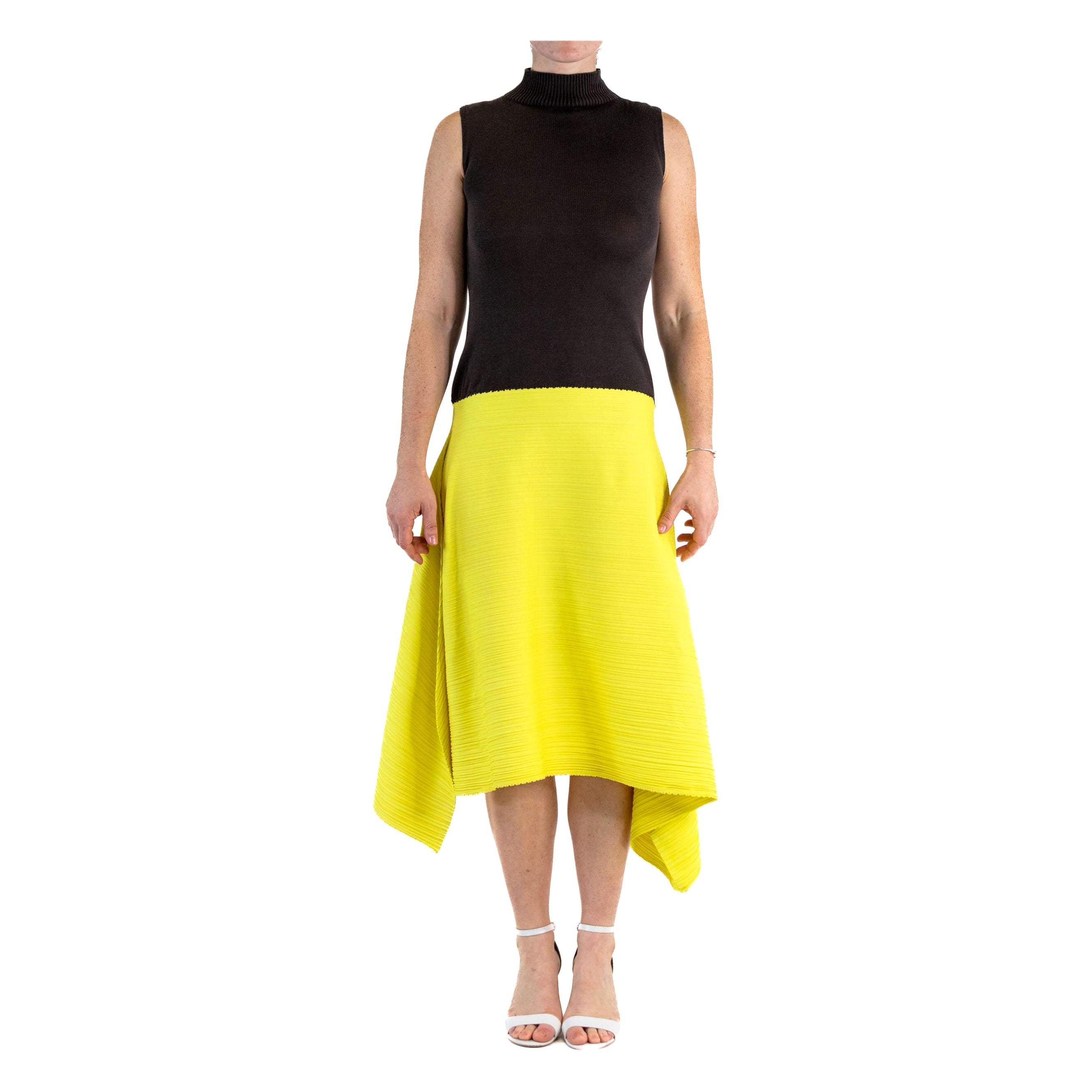 2000S ISSEY MIYAKE Marrón Chocolate Oscuro y Amarillo Mezcla de Algodón Cuello Burdeos  Vestido
