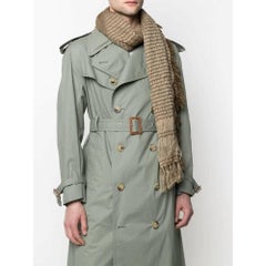 2000er Jahre Issey Miyake khakifarbener Seidenschal mit Fransenkanten