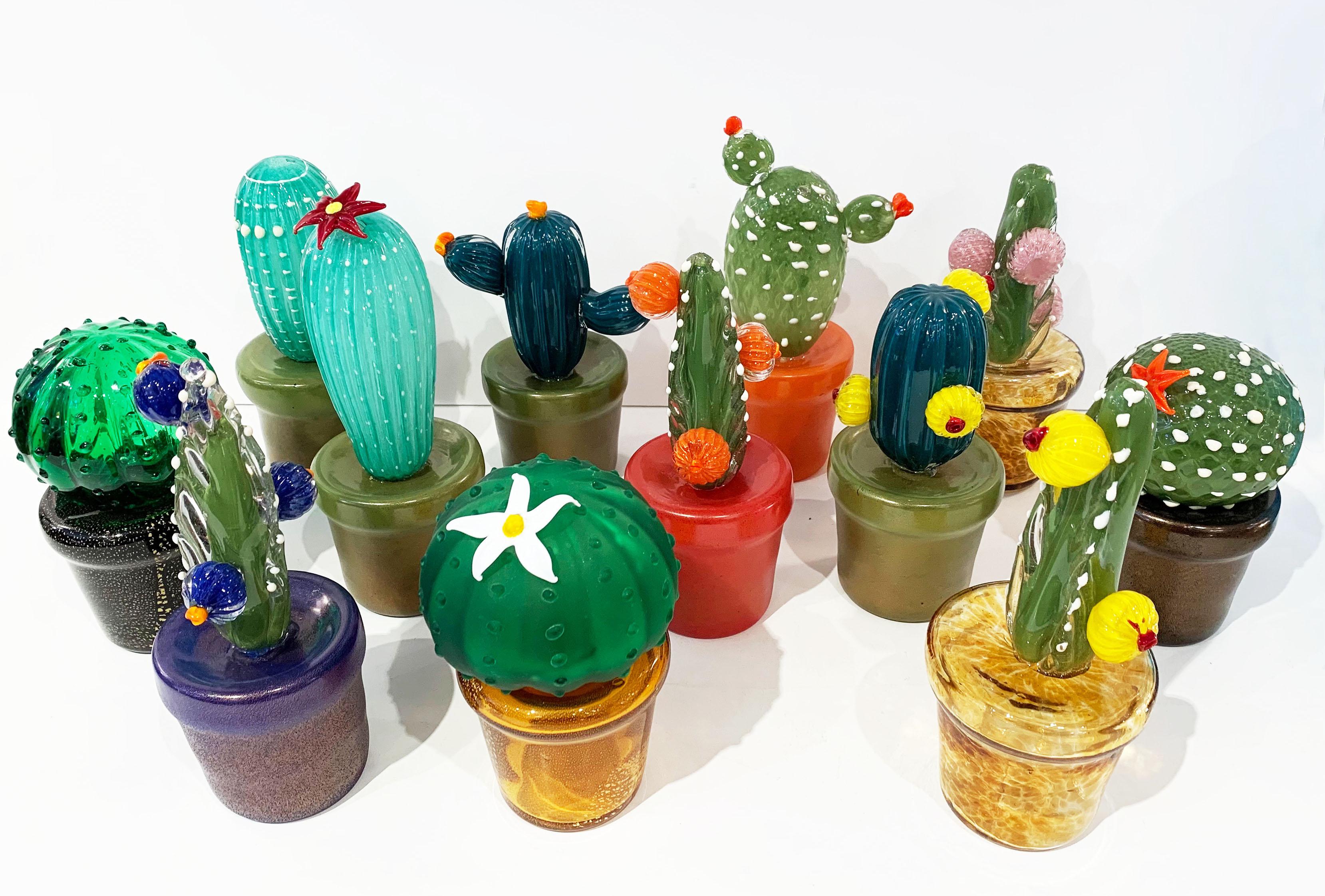 Cactus en verre italien contemporain de grande collection en édition limitée, entièrement fabriqué à la main à Murano, au design moderne et minimaliste soufflé par Fornace Mian, de forme organique réaliste et moderniste en verre de Murano turquoise