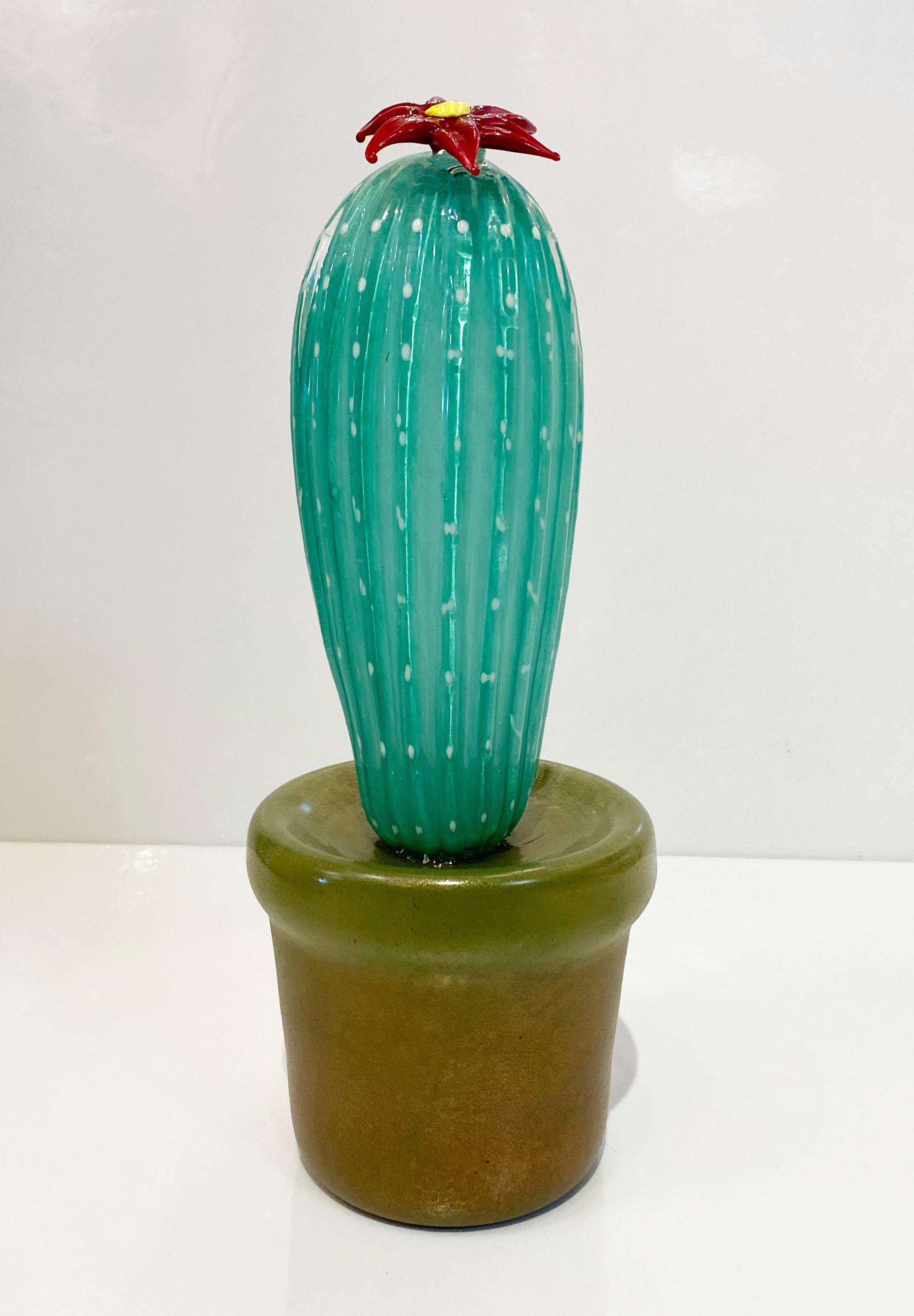 2000er Jahre Italienische Kaktuspflanze aus Murano-Kunstglas in Grüngold mit rot-gelber Blume im Angebot 1