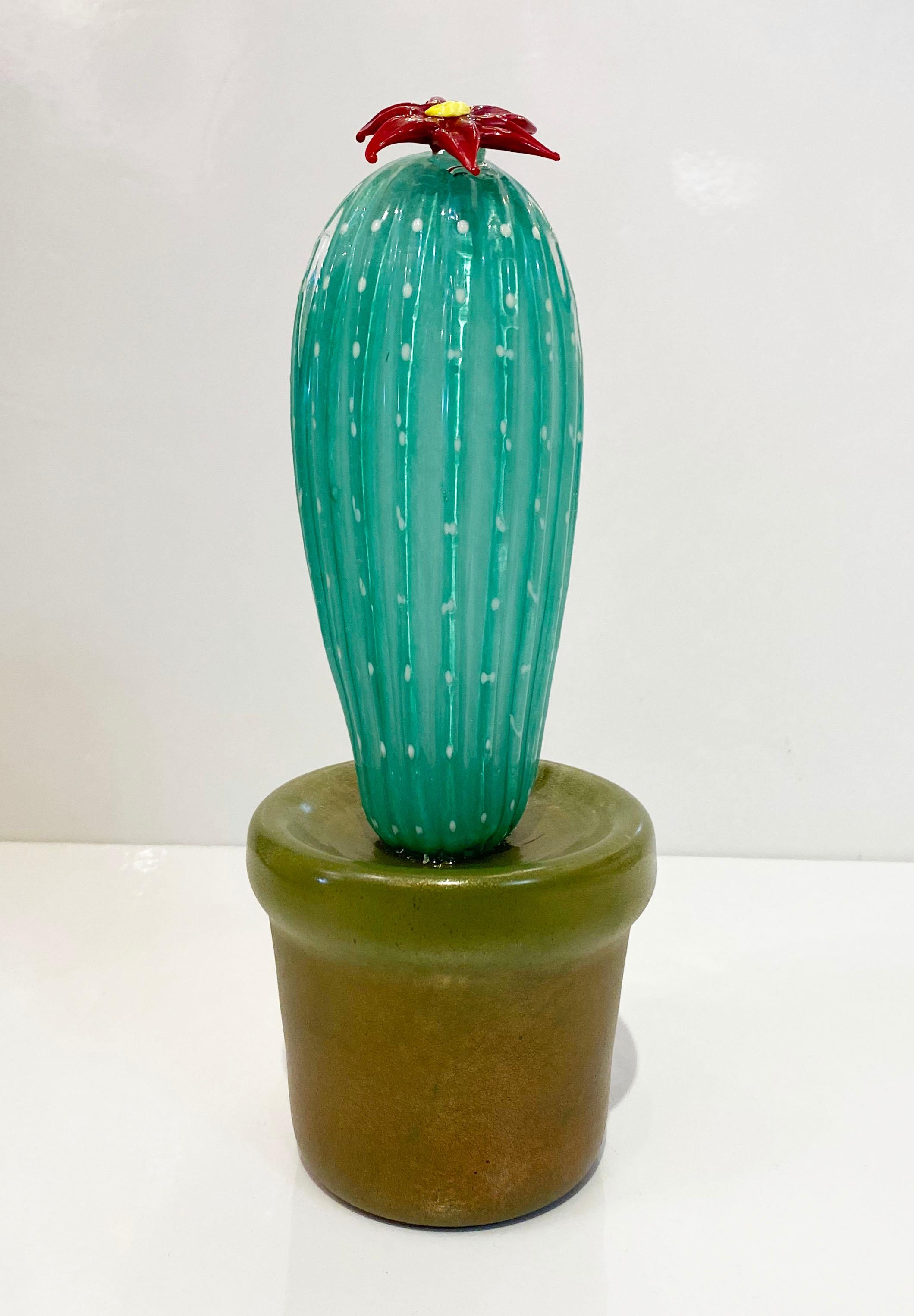 Verre brun Cactus en verre d'art de Murano vert et or avec fleur rouge et jaune, années 2000 en vente