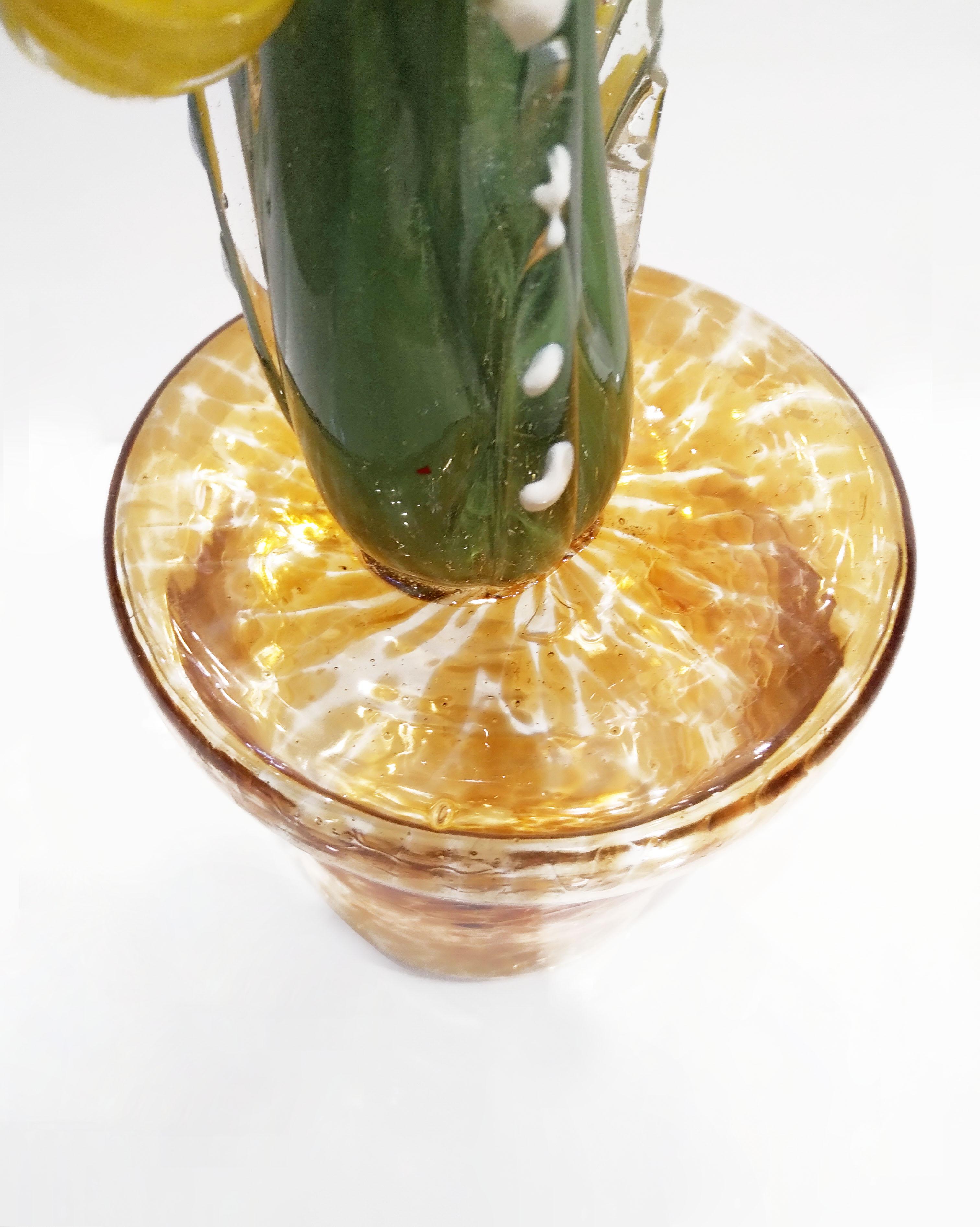 Italienische Kaktuspflanze aus grünem Muranoglas mit gelben Blumen in Goldtopf aus den 2000er Jahren 10