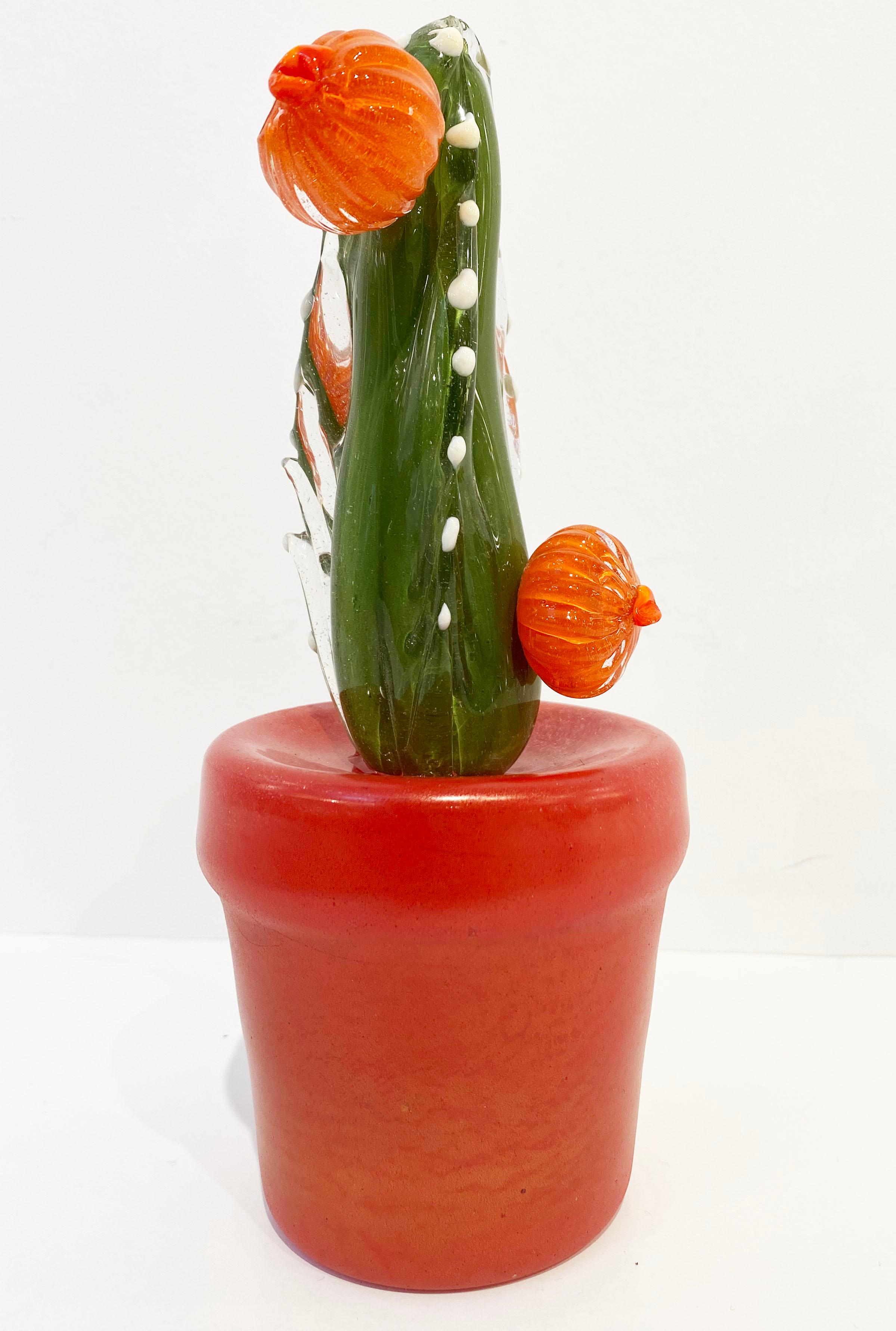 Italienische Moss Grün Gold Murano-Kunstglas-Kactus-Pflanzgefäße mit orangefarbenen Blumen, 2000er Jahre  (Organische Moderne) im Angebot