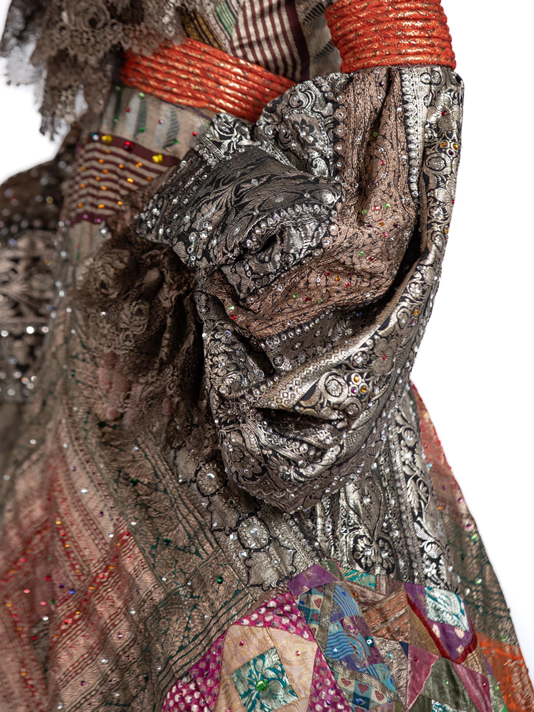 2000S JEAN LOUIS SCHERRER HAUTE COUTURE Robe en soie métallique indienne ancienne en vente 3