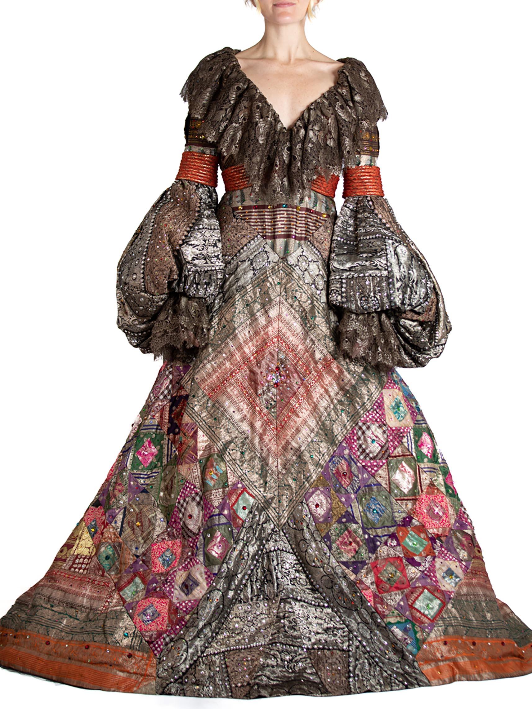 2000S JEAN LOUIS SCHERRER HAUTE COUTURE Robe en soie métallique indienne ancienne Excellent état - En vente à New York, NY