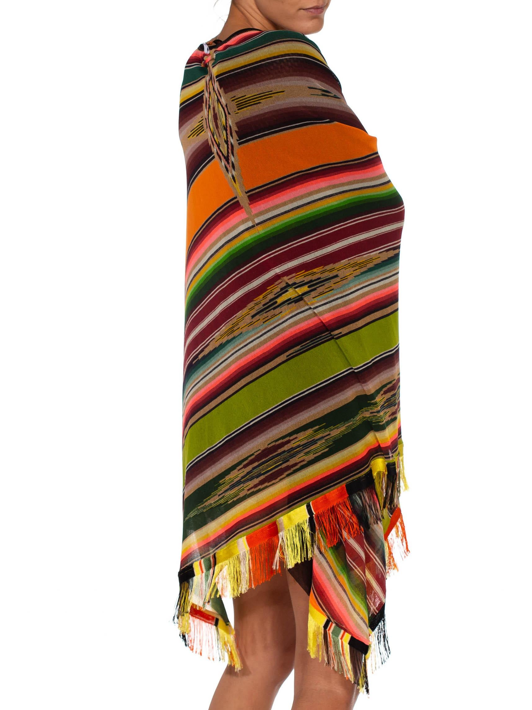 2000S JEAN PAUL GAULTIER Multicolor Poly Blend Mesh Native American Stripe Print Poncho mit Fransen