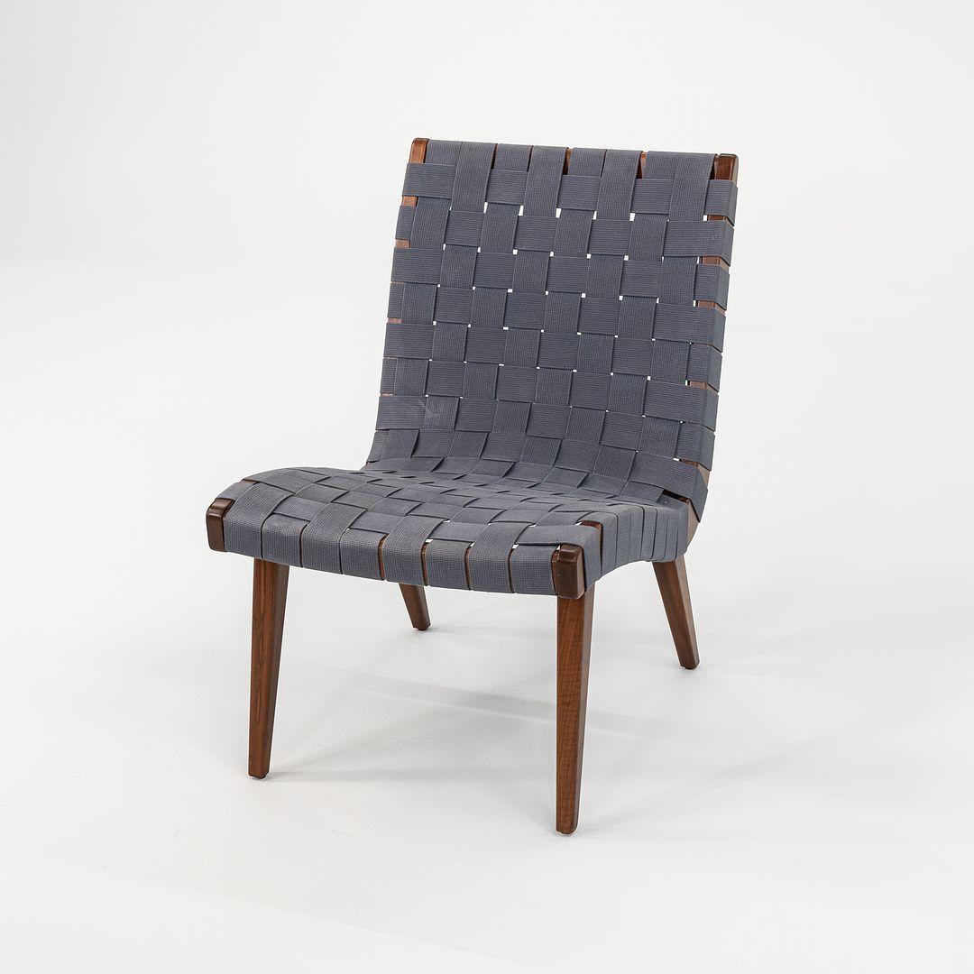 2000s Jens Risom Silla de salón sin brazos en nogal con cincha gris azulada en venta 3