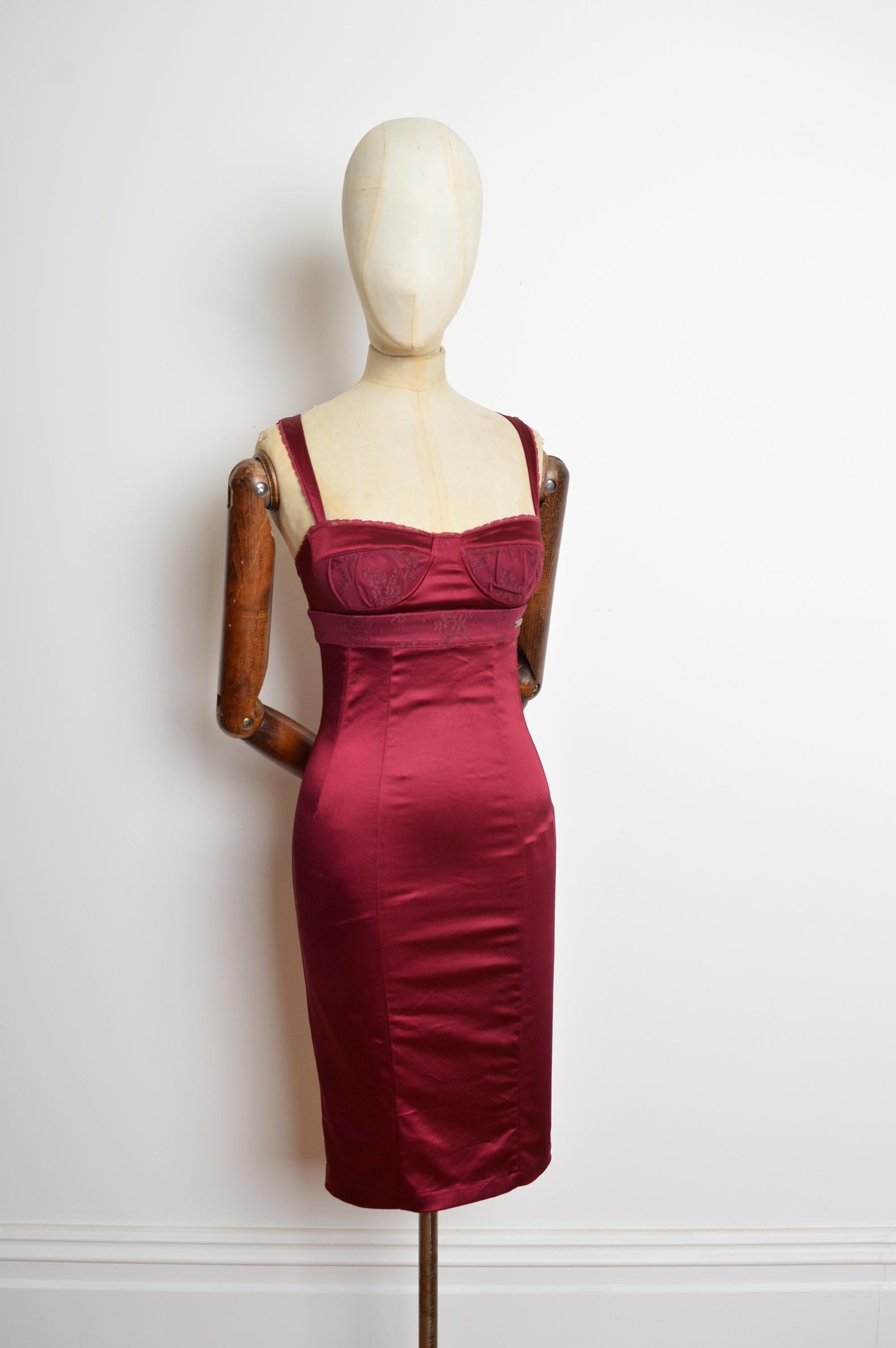 2000s John Galliano Burgundy Wine Red Corset satin lace cocktail dress In Good Condition For Sale In Sheffield, GB