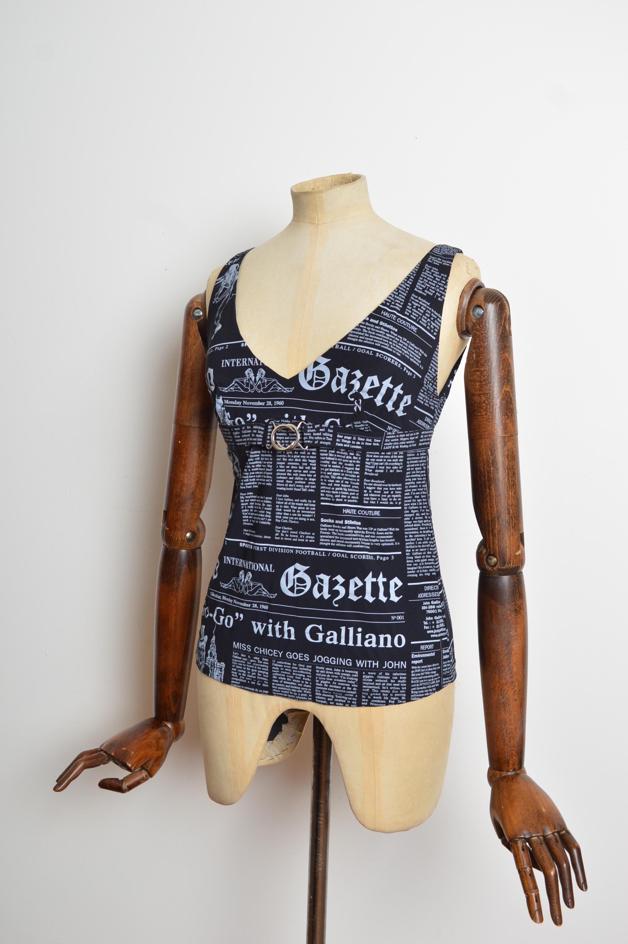 Beige 2000s John Galliano Vintage Gazette newspaper print Y2K tank top - vest en vente