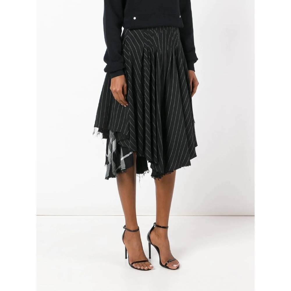 Kenzo asymmetric skirt in striped cotton, black and linen blend with layers and raw cut edges

Years: 2000s

Made in France

Size: 36 FR

Linear measures

Lenght:75
Waist: 34 cm
Hips: 65 cm

