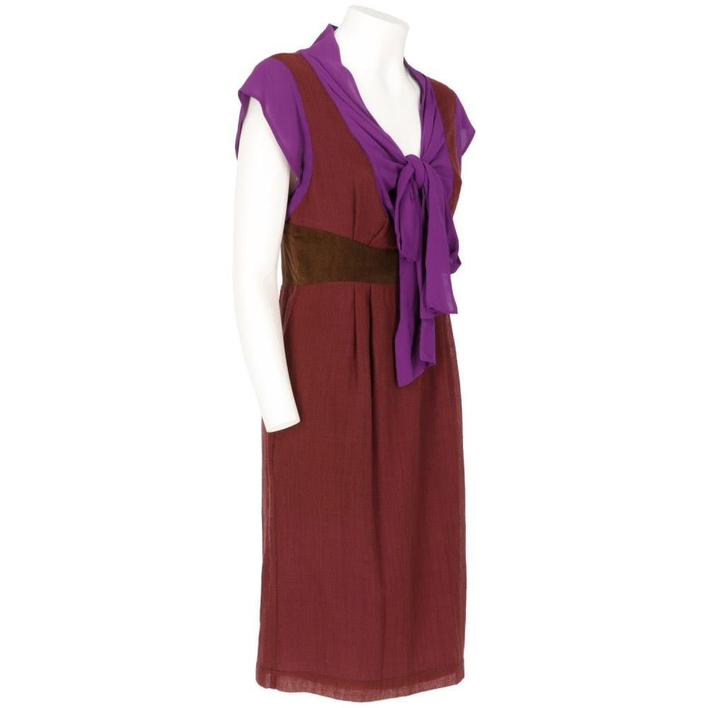 Kenzo brown and purple wool and cotton dress. Purple silk bow neckline, velvet insert at the waist and back zip closure.

The item shows some sings of wear as shown in the pictures.

Years: 2000s

Size: 38 FR   
Flat measurements 
Height: 100 cm 