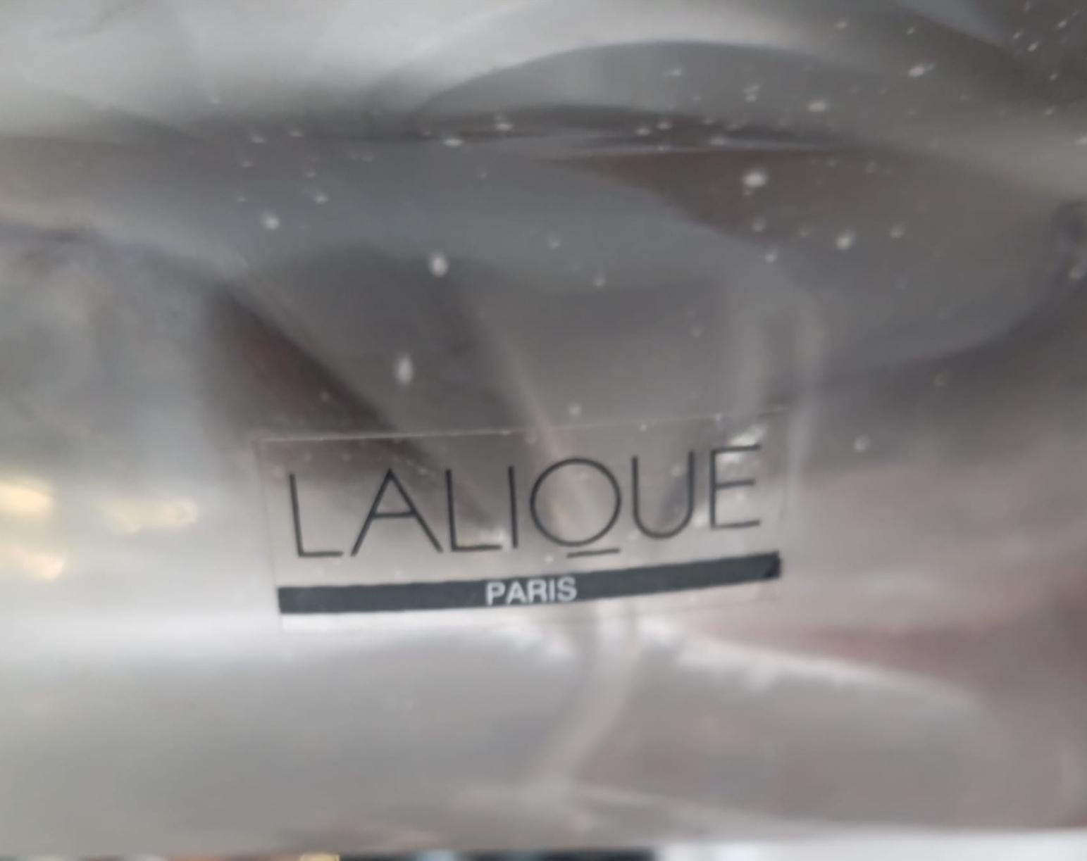 Rare large Lalique crystal leaf bowl Solid worked crystal, cut and shaped into a leaf shape. Extremely detailed design. Very rare and of high quality. Lalique Made in France. 
Measurements: 13