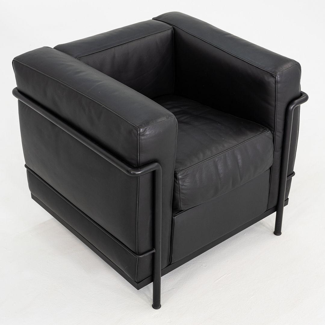2000er Jahre Le Corbusier für Cassina LC2 Kleiner Clubsessel aus schwarzem Leder im Angebot 3