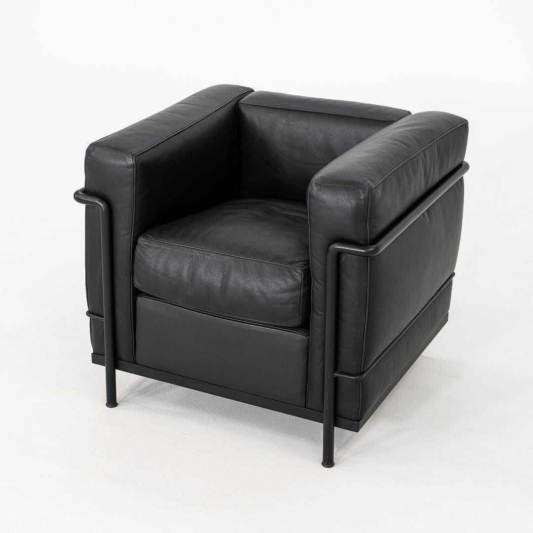 2000er Jahre Le Corbusier für Cassina LC2 Kleiner Clubsessel aus schwarzem Leder (Moderne) im Angebot