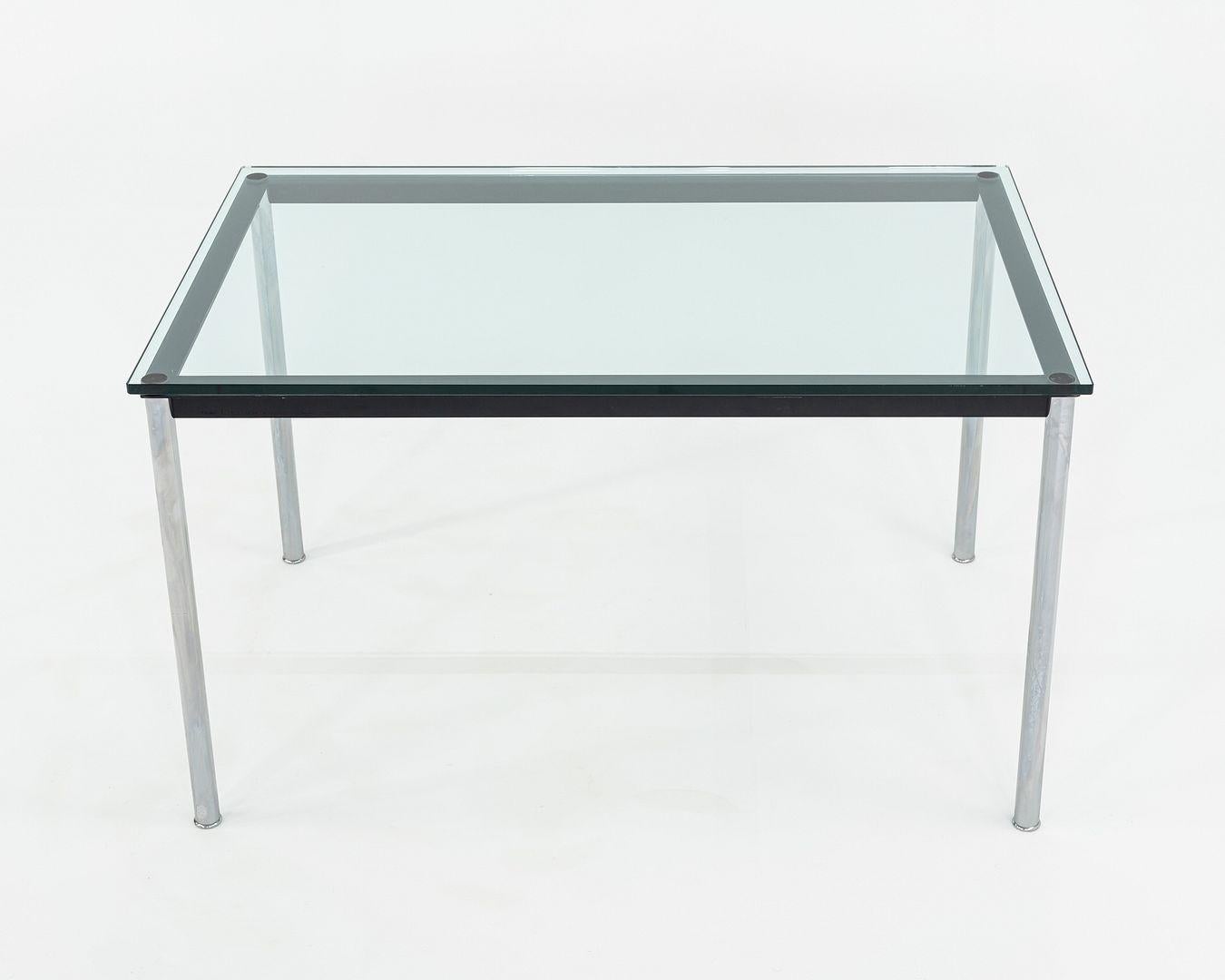 2000s Le Corbusier, Jeanneret, Perriand pour Cassina LC10 P Table de salle à manger 32x48