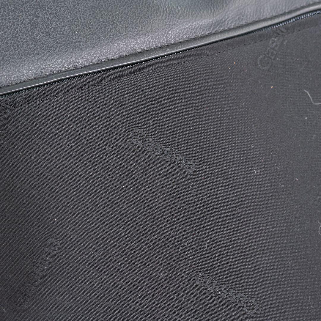 Divano a 3 posti in pelle Le Corbusier, Jeanneret, Perriand per Cassina LC2 degli anni 2000 in vendita 3