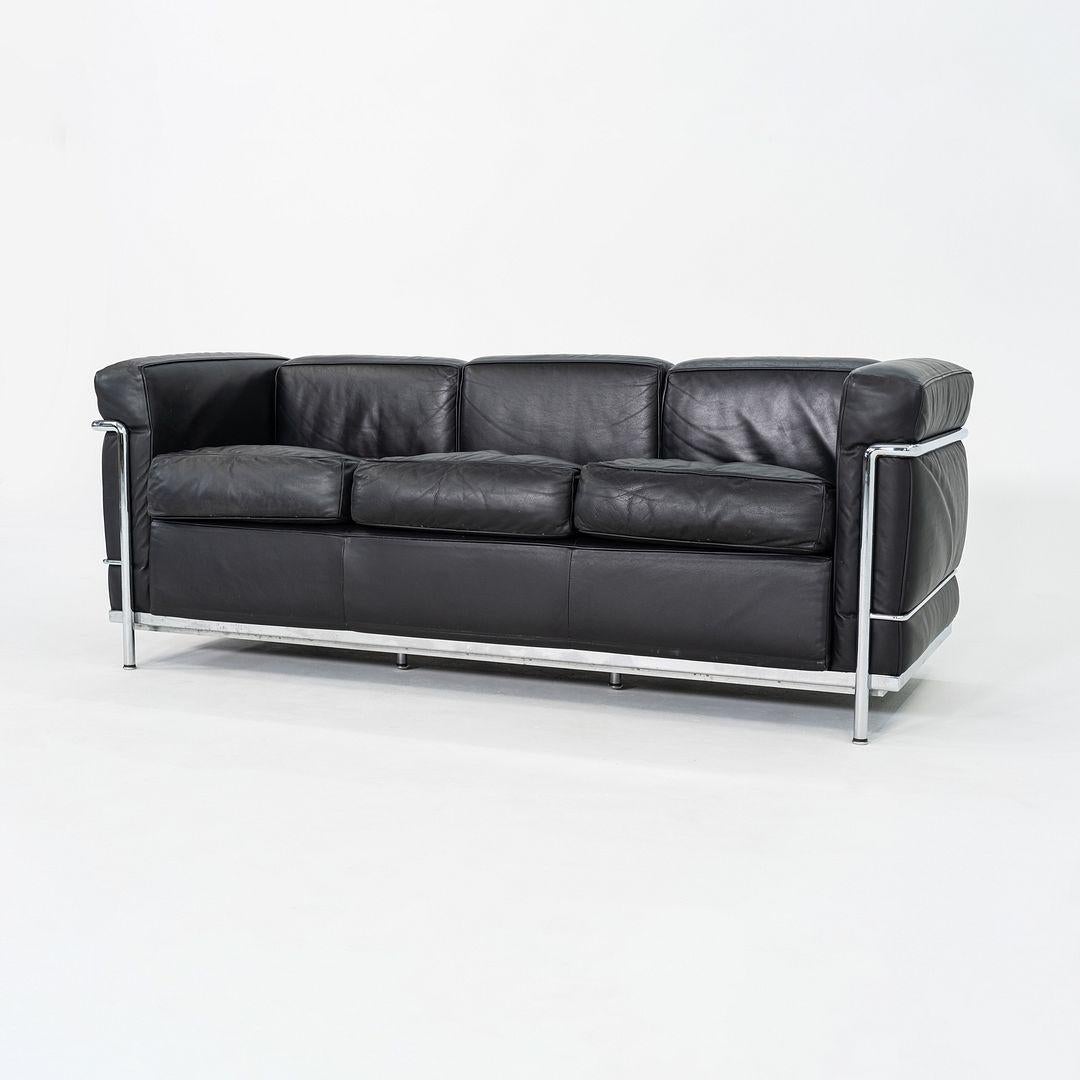 Italiano Divano a 3 posti in pelle Le Corbusier, Jeanneret, Perriand per Cassina LC2 degli anni 2000 in vendita