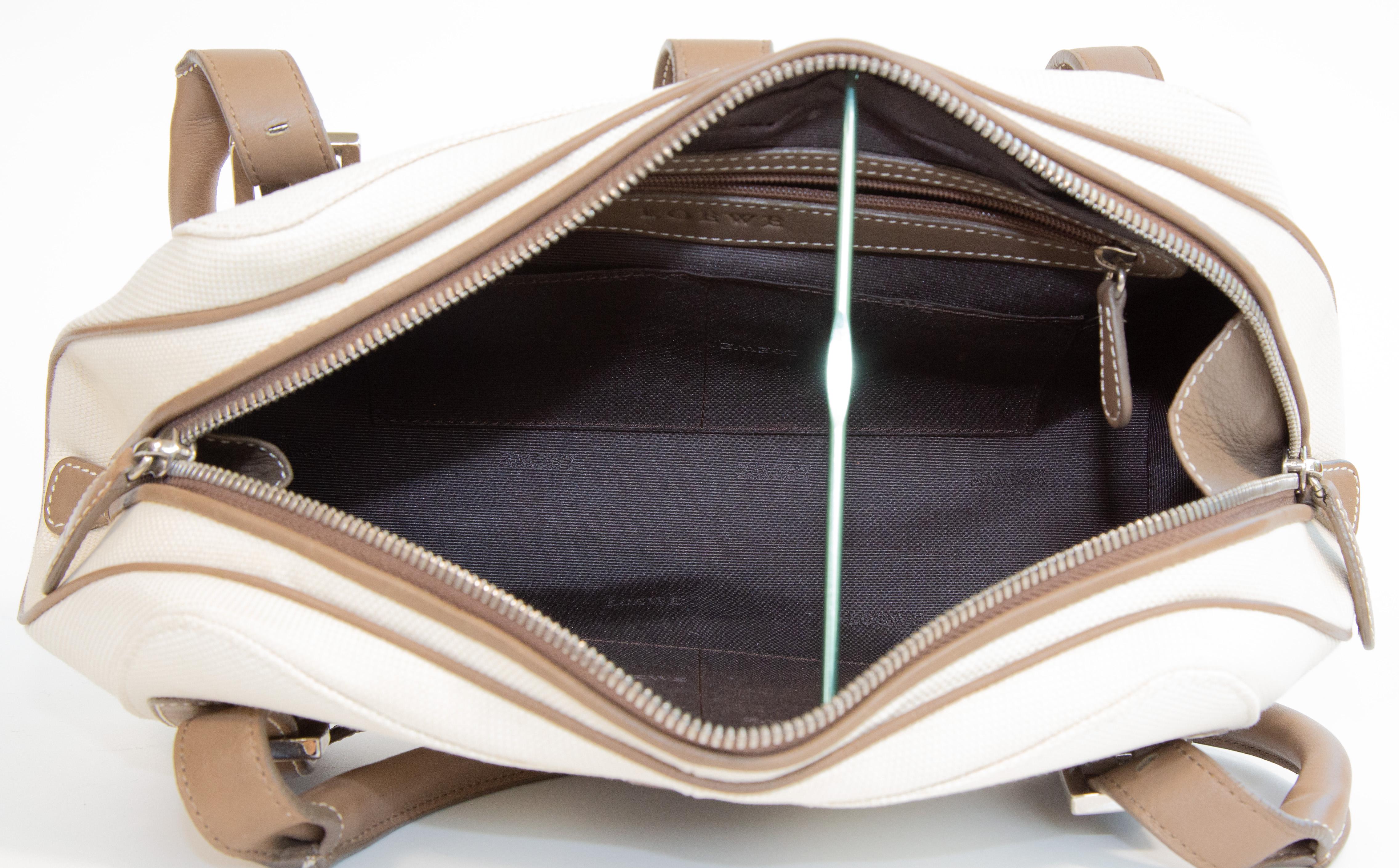 2000er Loewe Beige Canvas Umhängetasche im Angebot 10