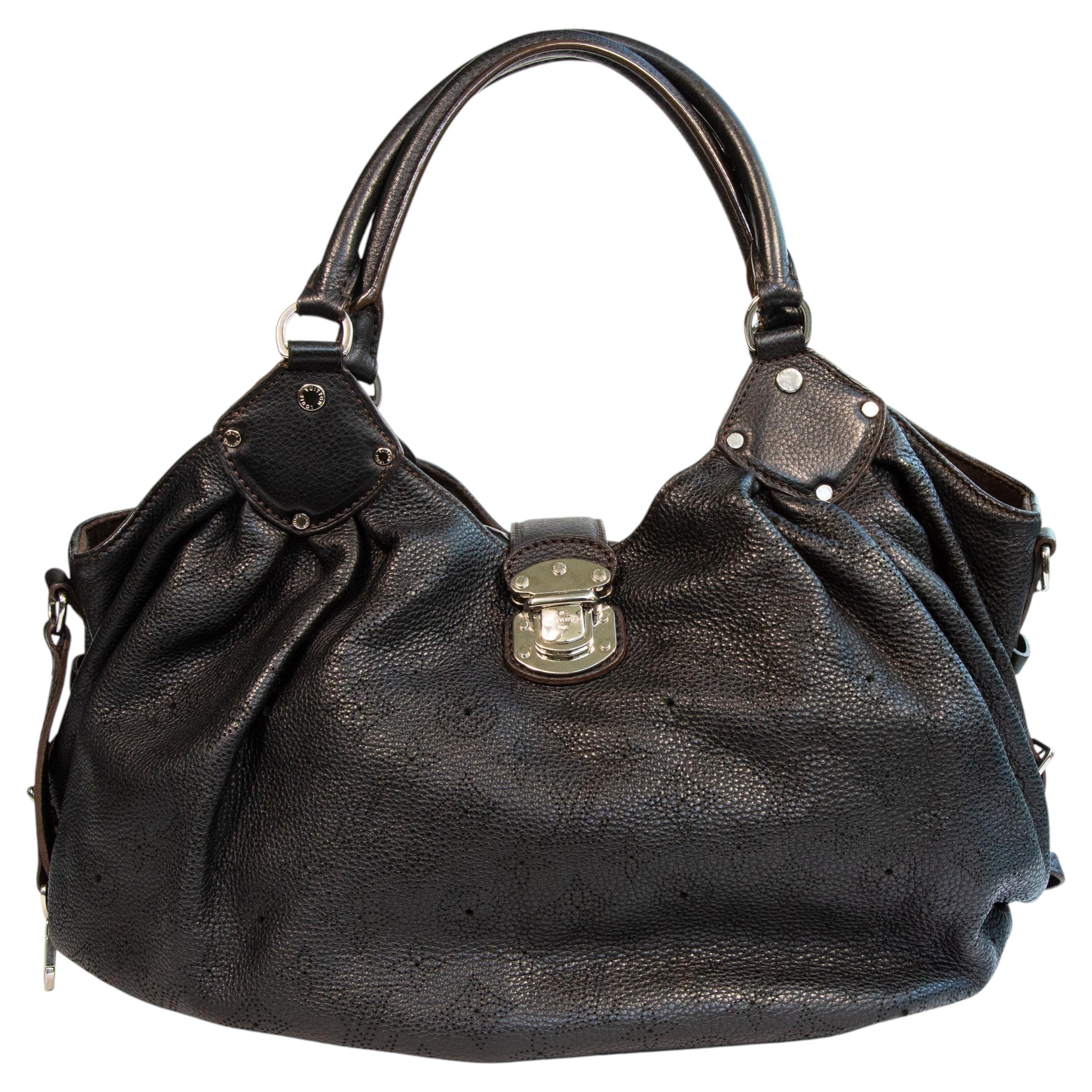 Borsa a tracolla Louis Vuitton Mahina nera degli anni 2000 in vendita