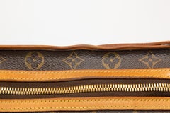2000 Louis Vuitton Brown Monogram Coated Canvas Hudson GM Shoulder B ag. A. B.