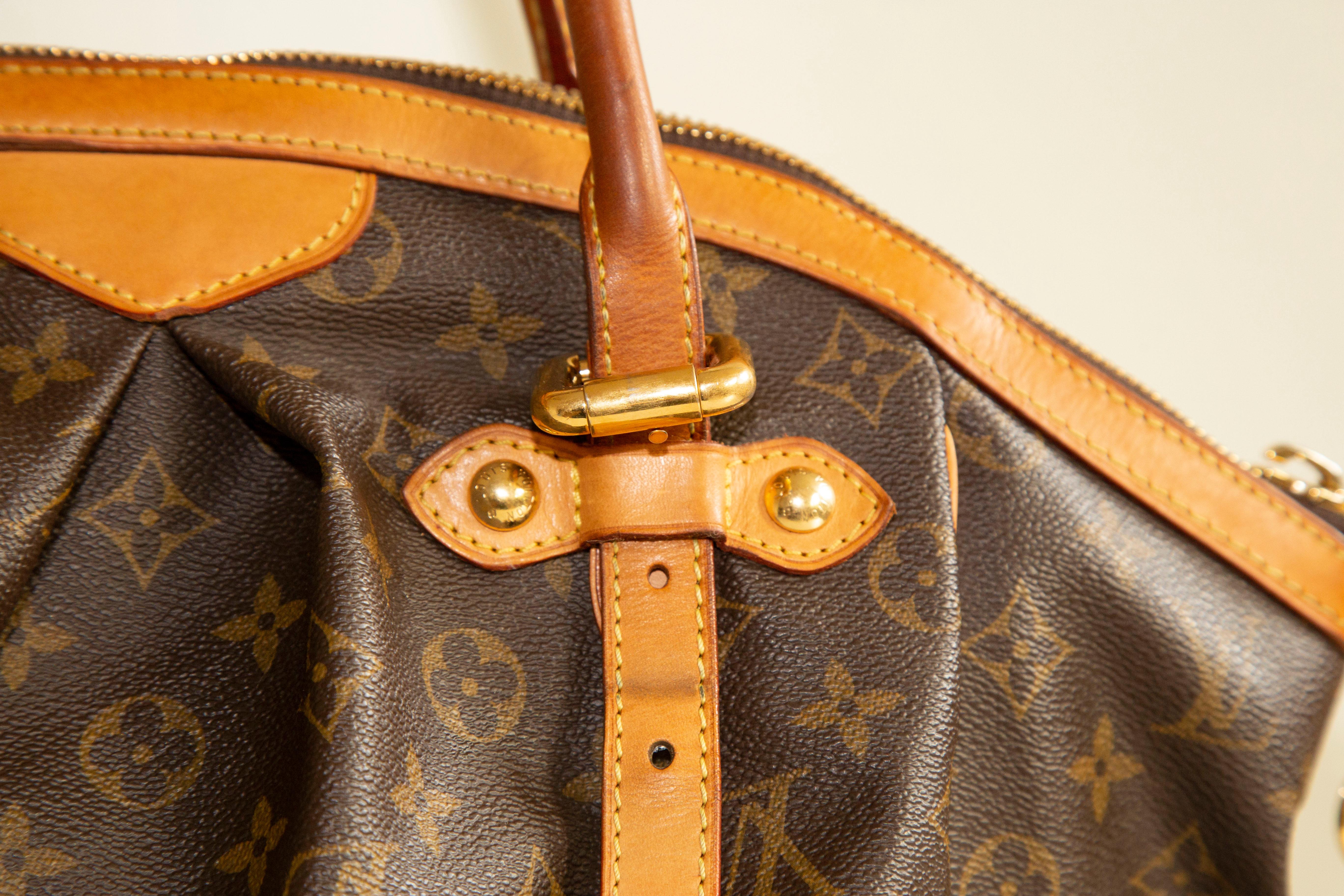 Women's or Men's 2000s Louis Vuitton Brown Monogram Tivoli GM Handbag Shoulder bag For Sale
