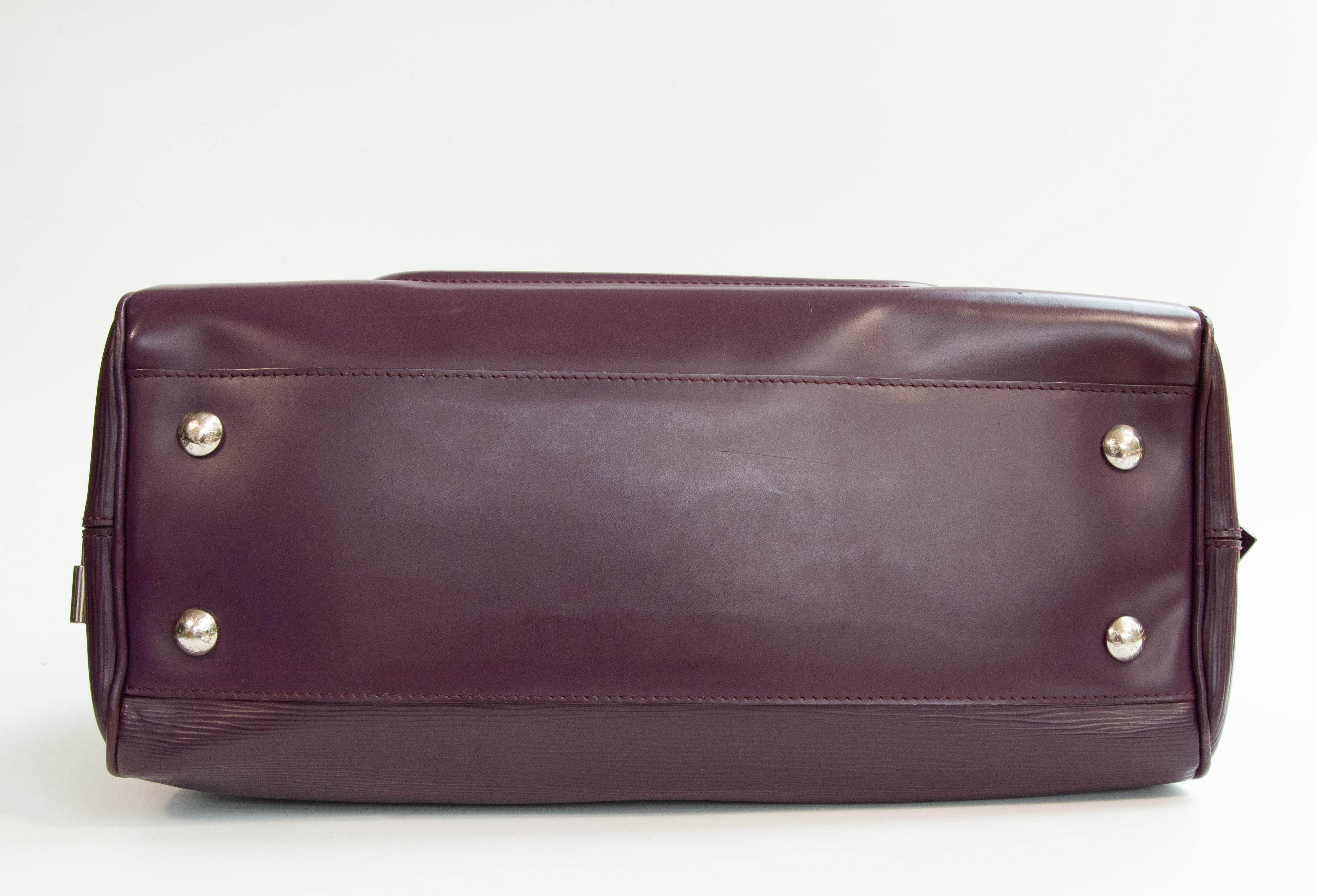 2000s Louis Vuitton by Nicolas Ghesquière Montaigne Bag in Purple Epi Leather en vente 5