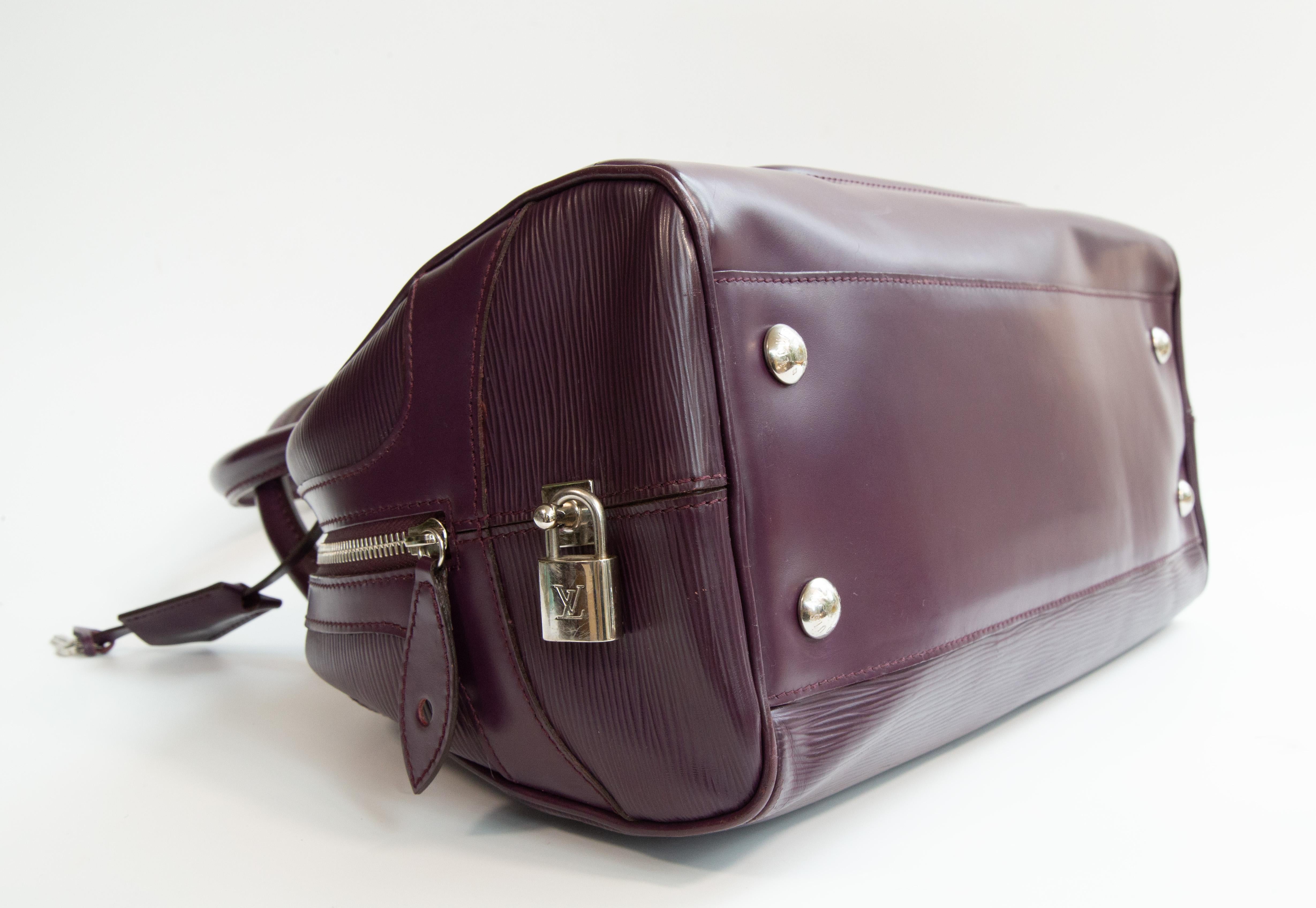 2000s Louis Vuitton by Nicolas Ghesquière Montaigne Bag in Purple Epi Leather en vente 6