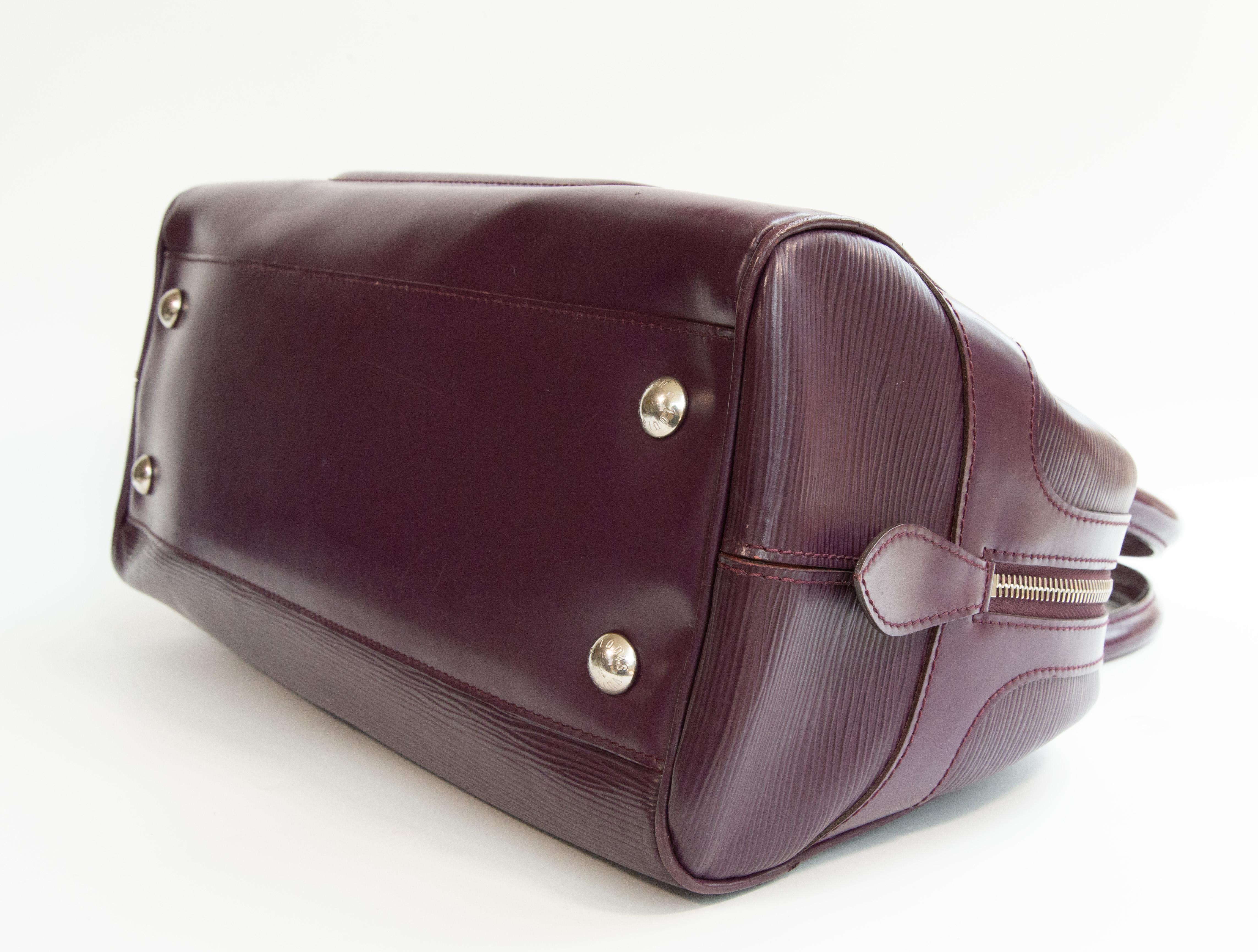 2000s Louis Vuitton by Nicolas Ghesquière Montaigne Bag in Purple Epi Leather en vente 7