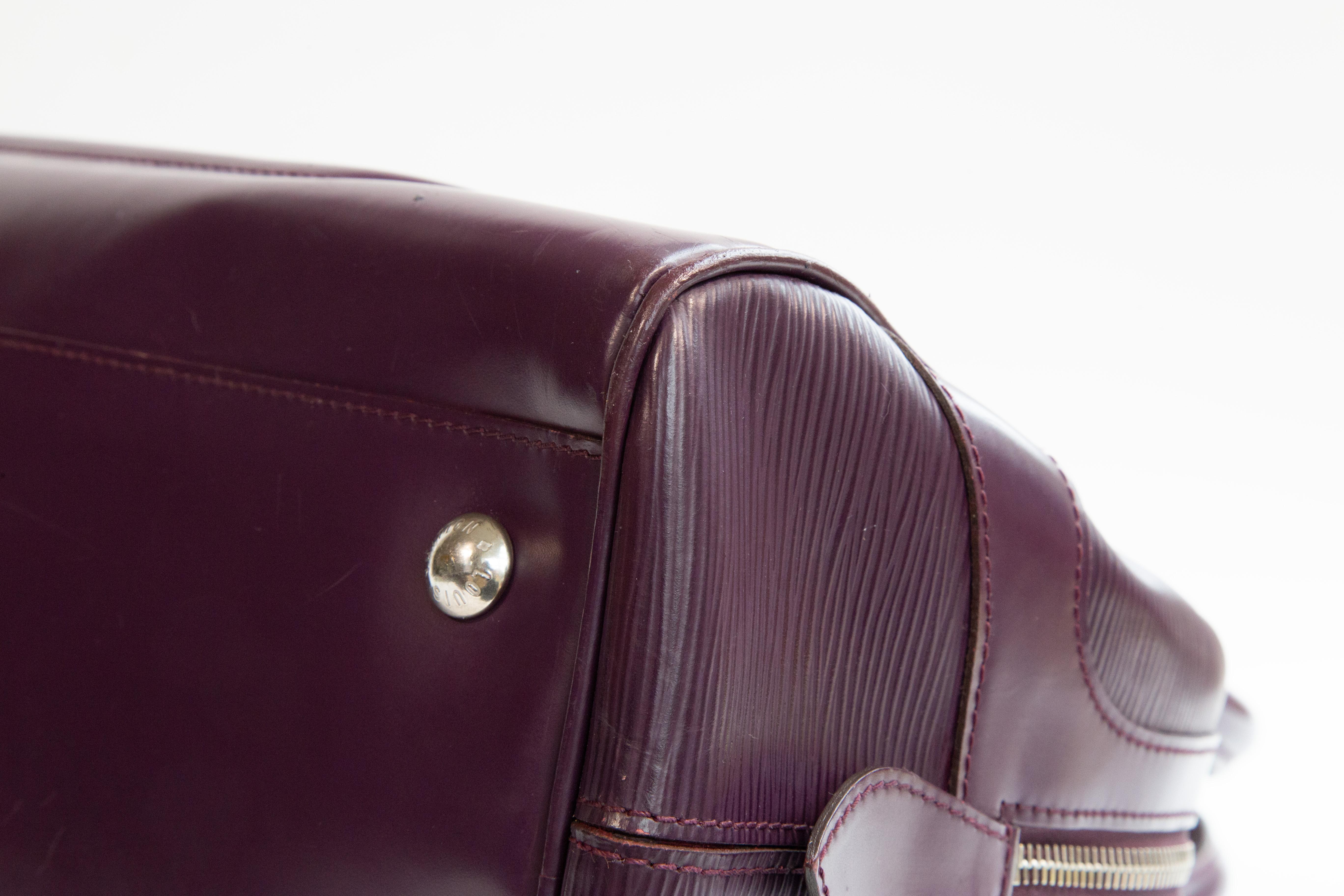 2000s Louis Vuitton by Nicolas Ghesquière Montaigne Bag in Purple Epi Leather en vente 8