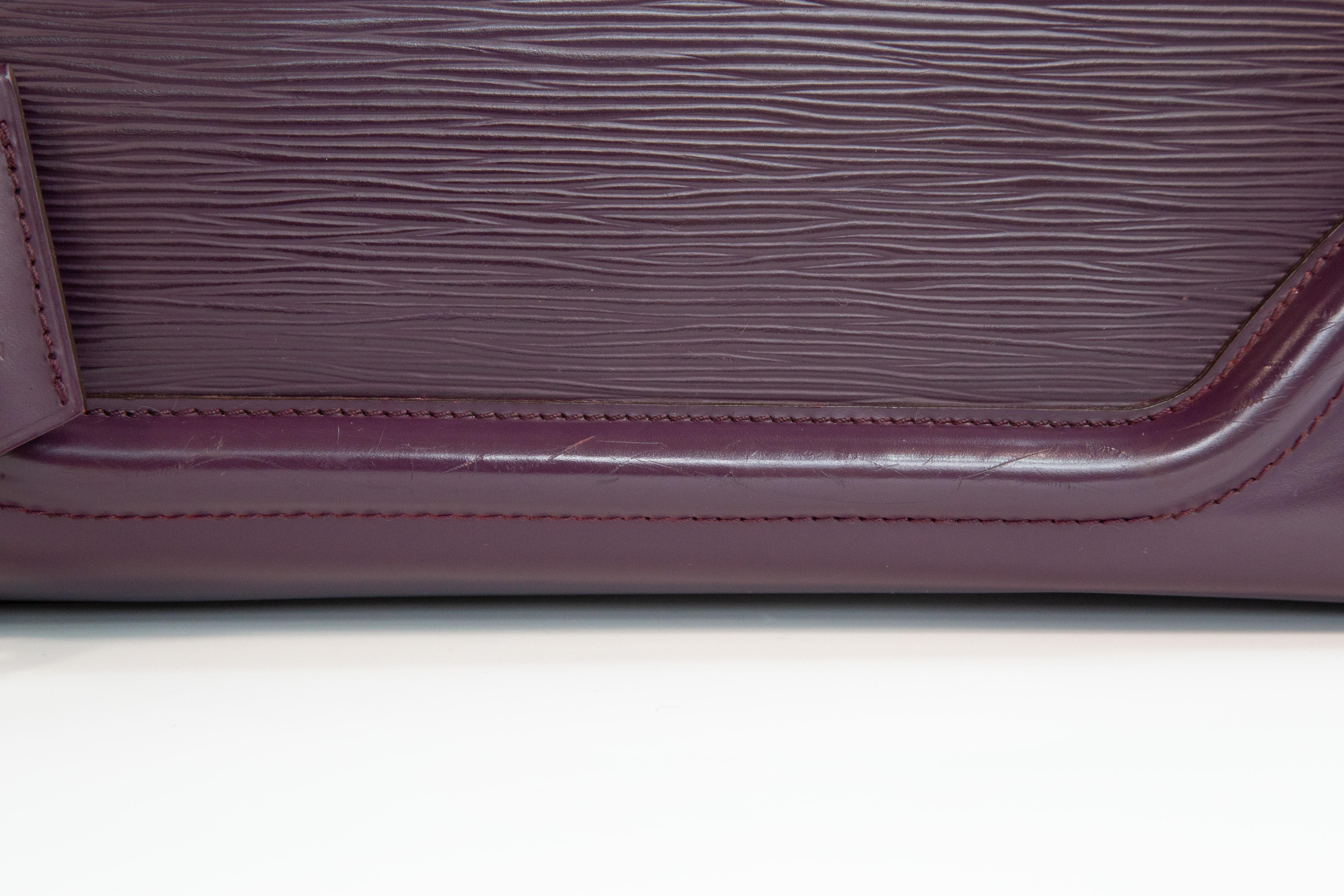 2000s Louis Vuitton by Nicolas Ghesquière Montaigne Bag in Purple Epi Leather Bon état - En vente à Arnhem, NL